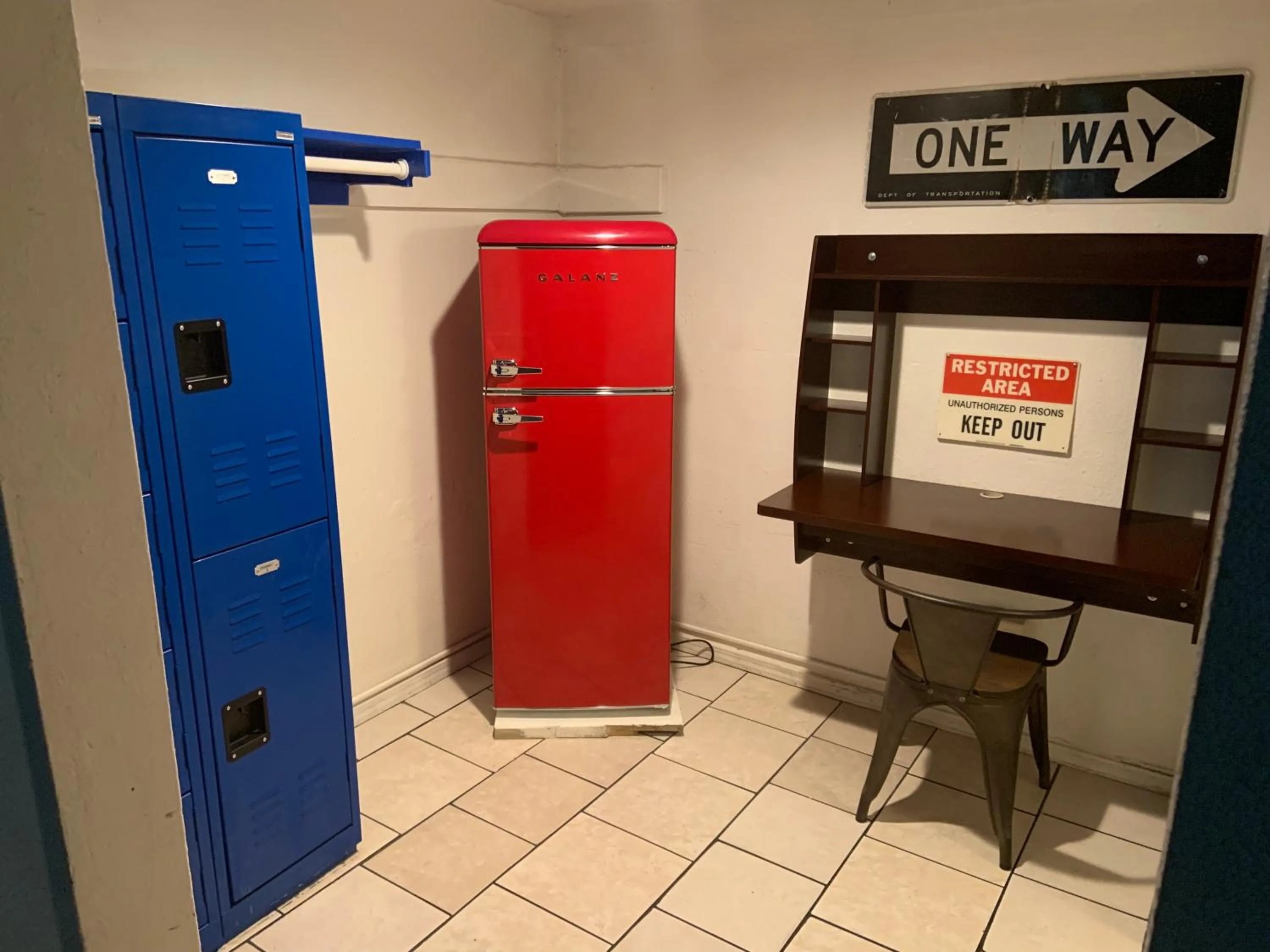 Kitchen or kitchenette in Desert Hills Motel