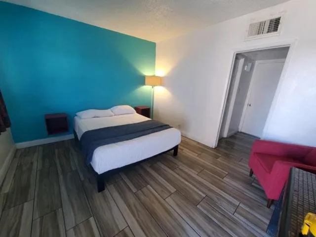 Bed in Desert Hills Motel