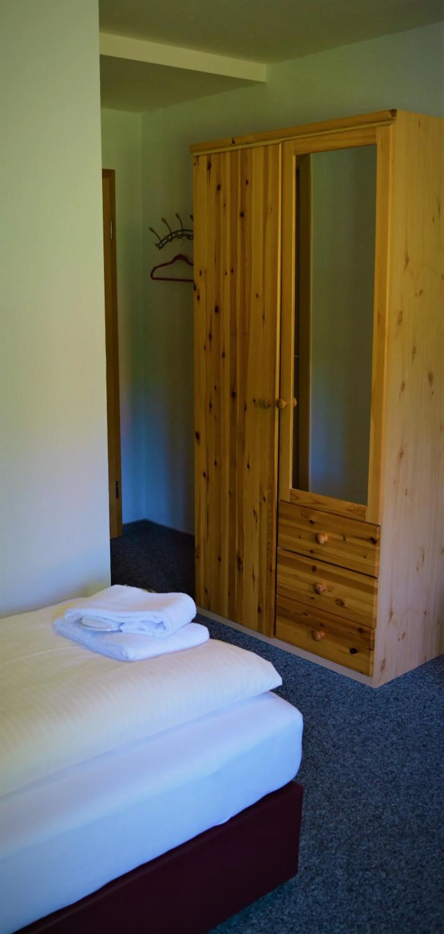 Bed in Hotel Gasthaus Weisser Mönch