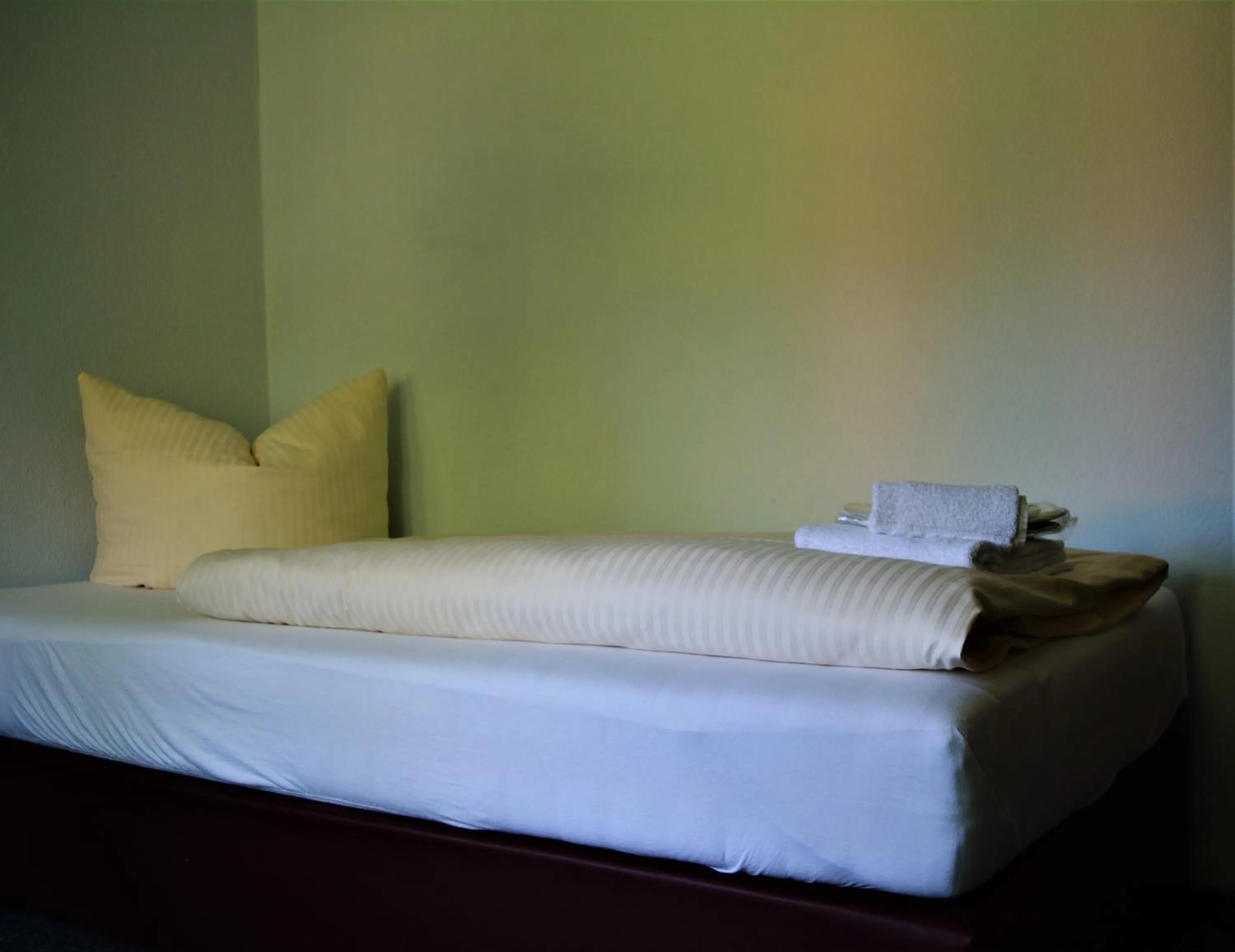 Bed in Hotel Gasthaus Weisser Mönch