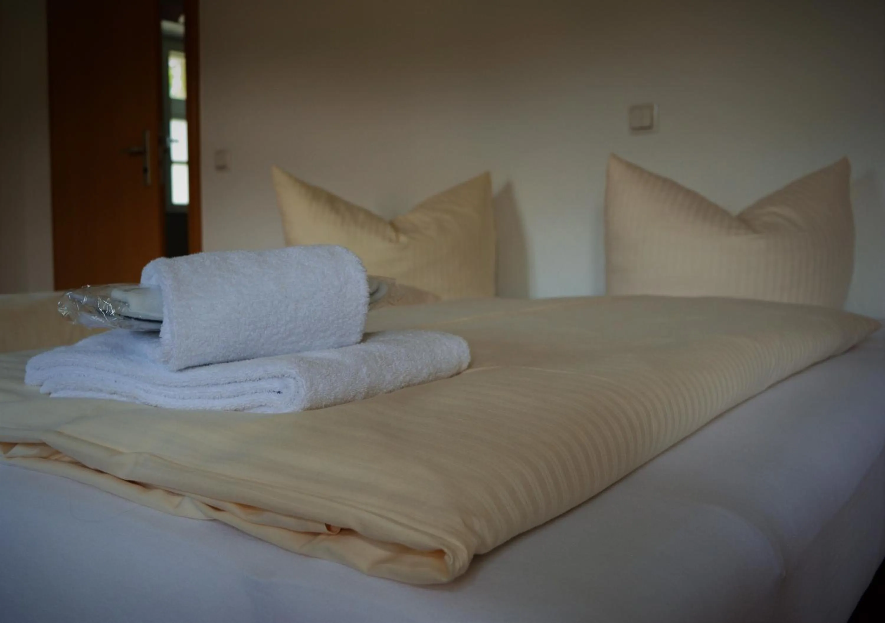 Bed in Hotel Gasthaus Weisser Mönch