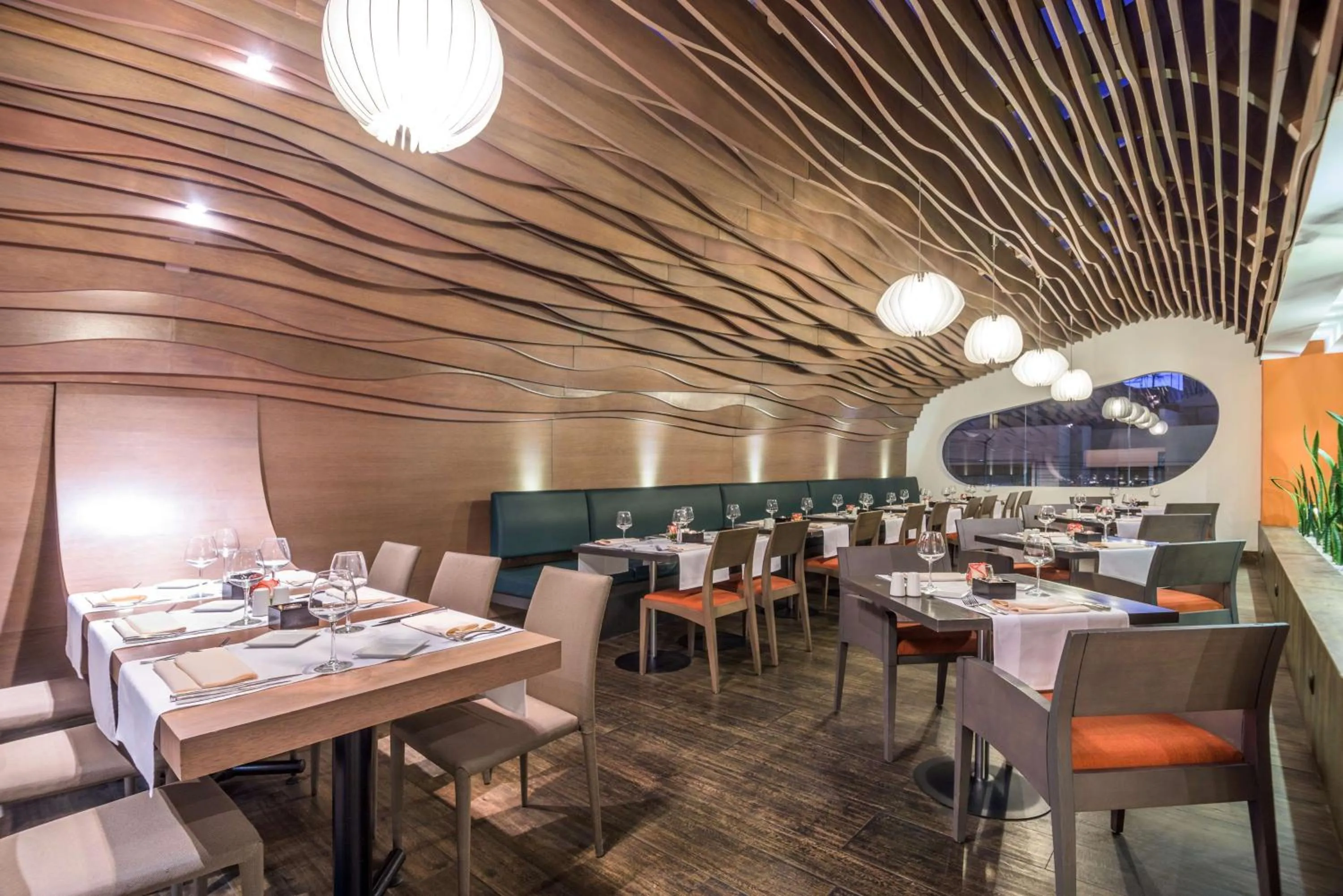 Restaurant/places to eat in NH Collection Quito Royal