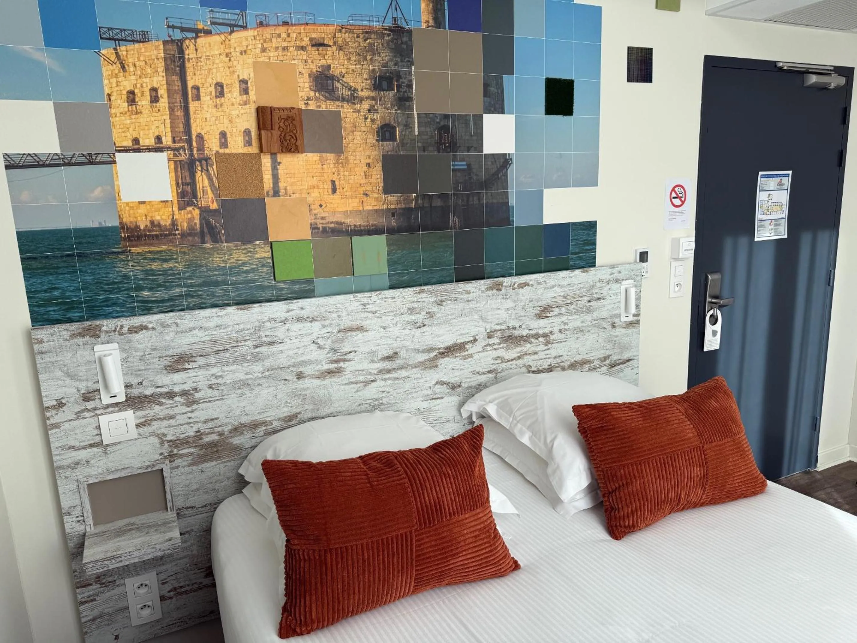 Bedroom, Bed in Hôtel La Fabrique