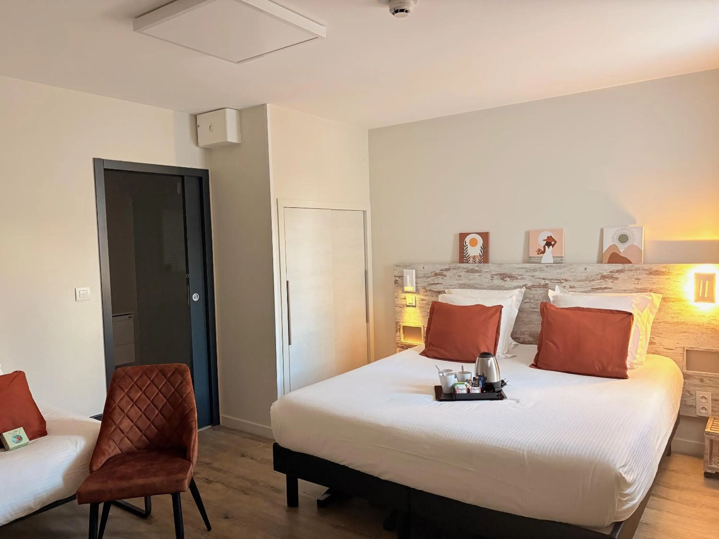 Bedroom, Bed in Hôtel La Fabrique