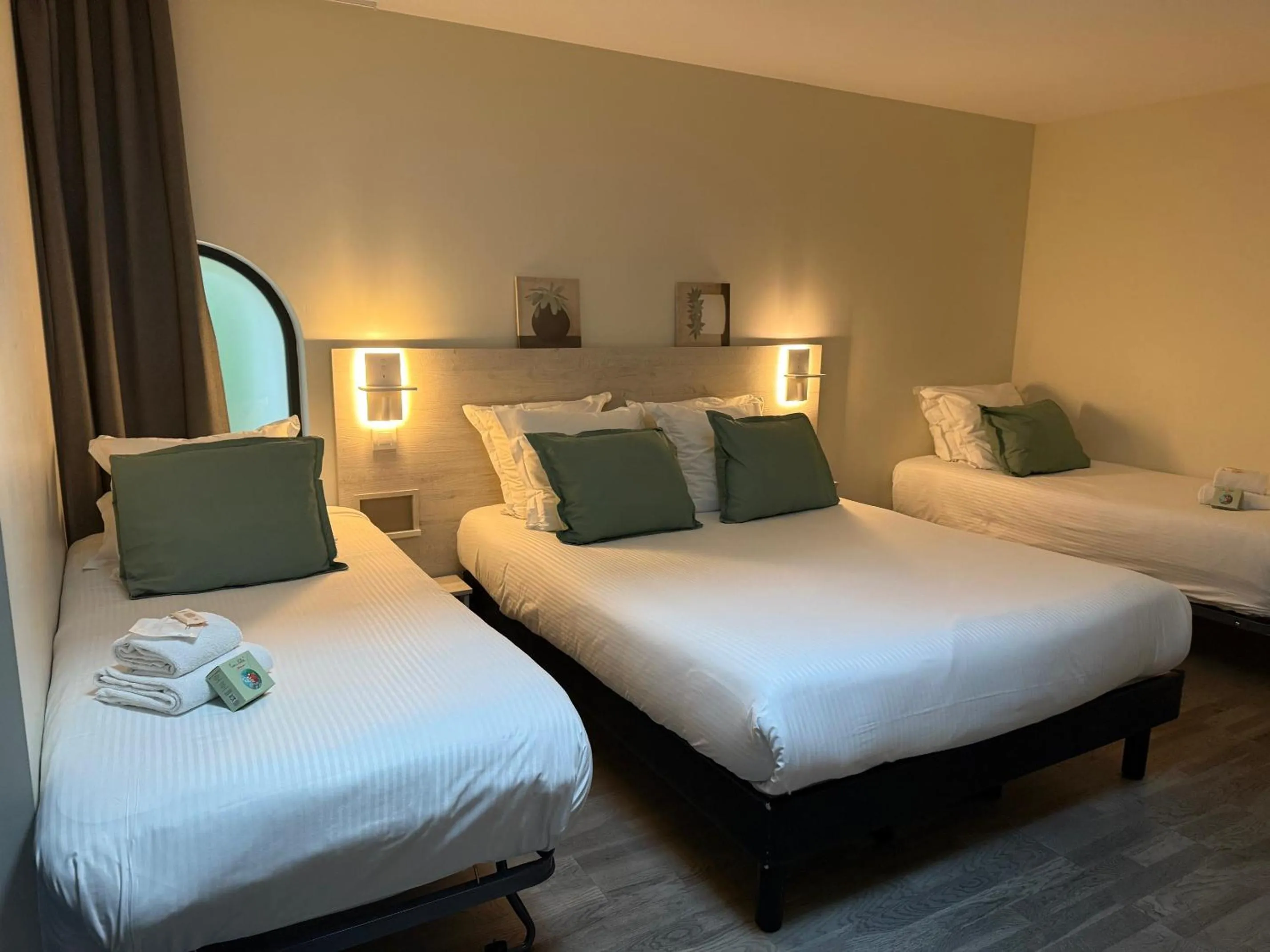 Bedroom, Bed in Hôtel La Fabrique