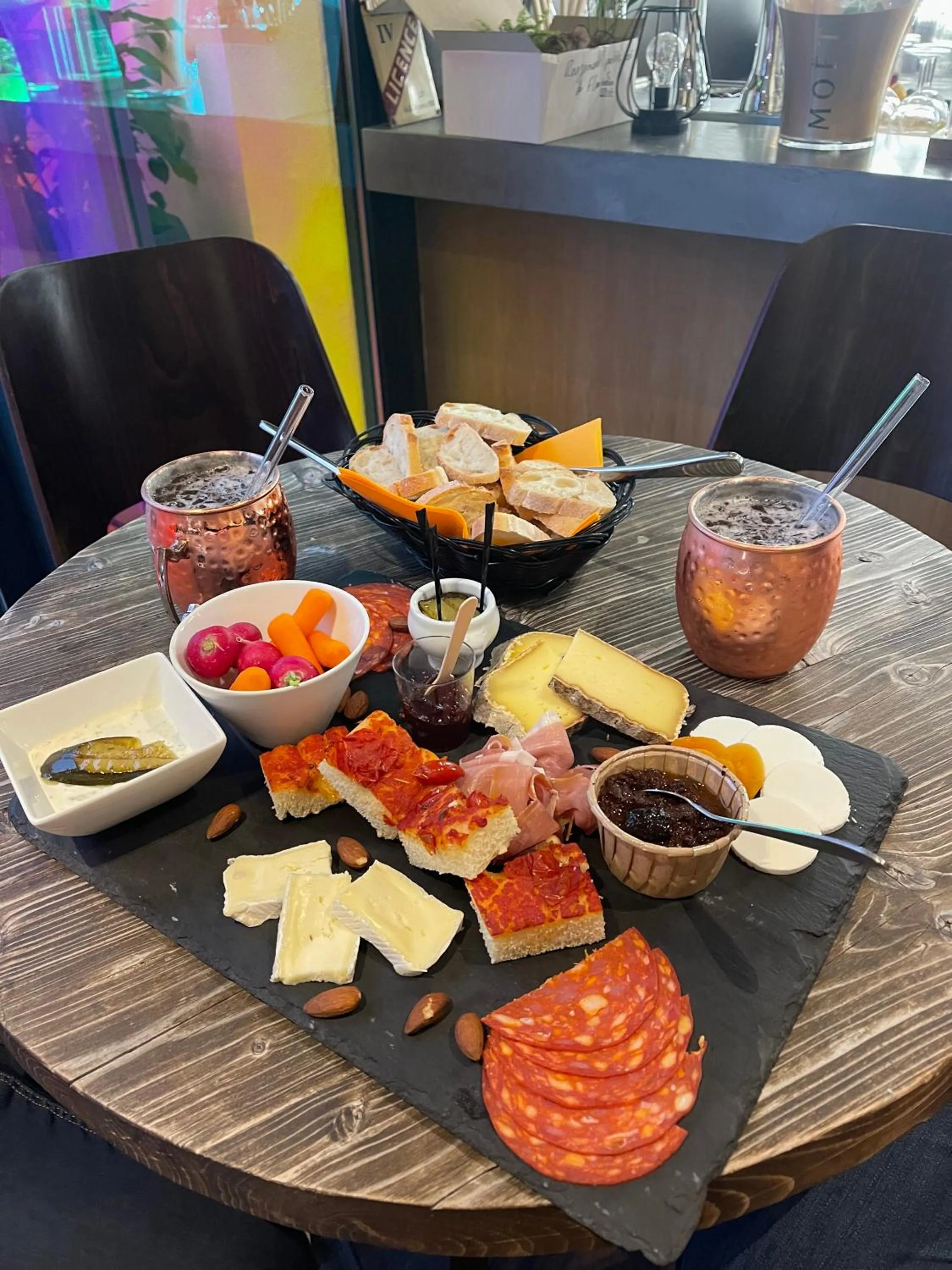 Lounge or bar in Hôtel La Fabrique