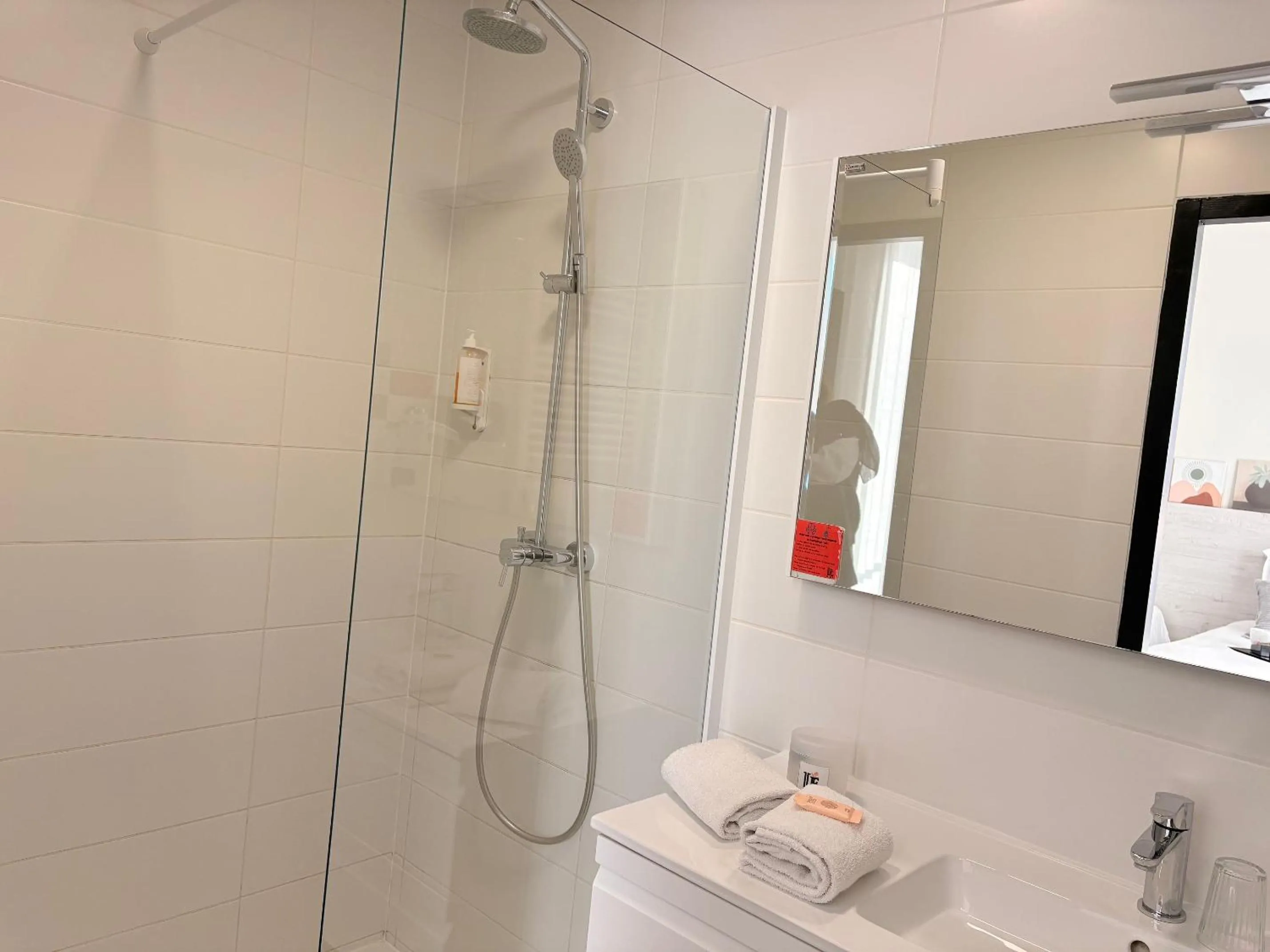 Bathroom in Hôtel La Fabrique