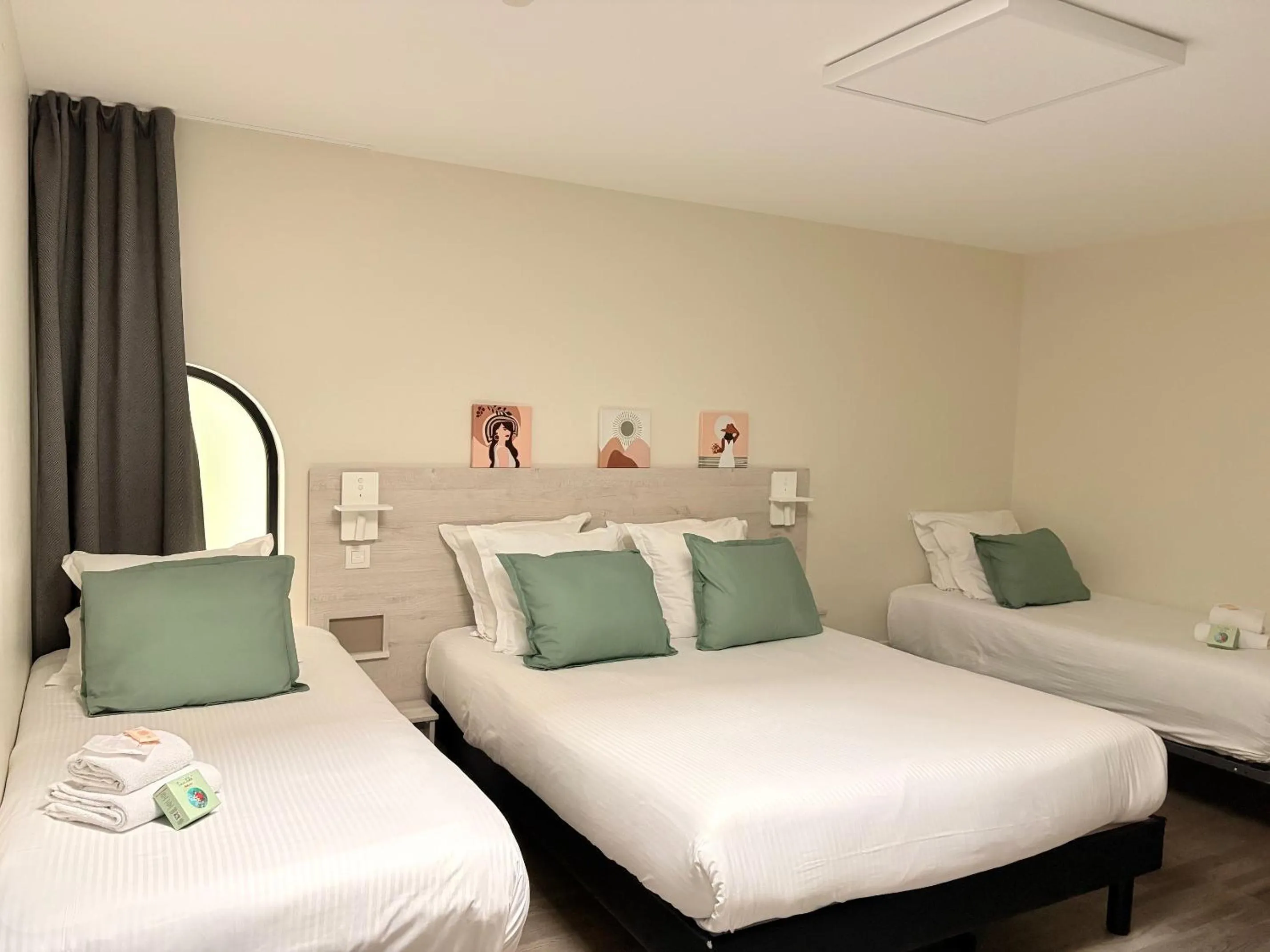 Bedroom, Bed in Hôtel La Fabrique