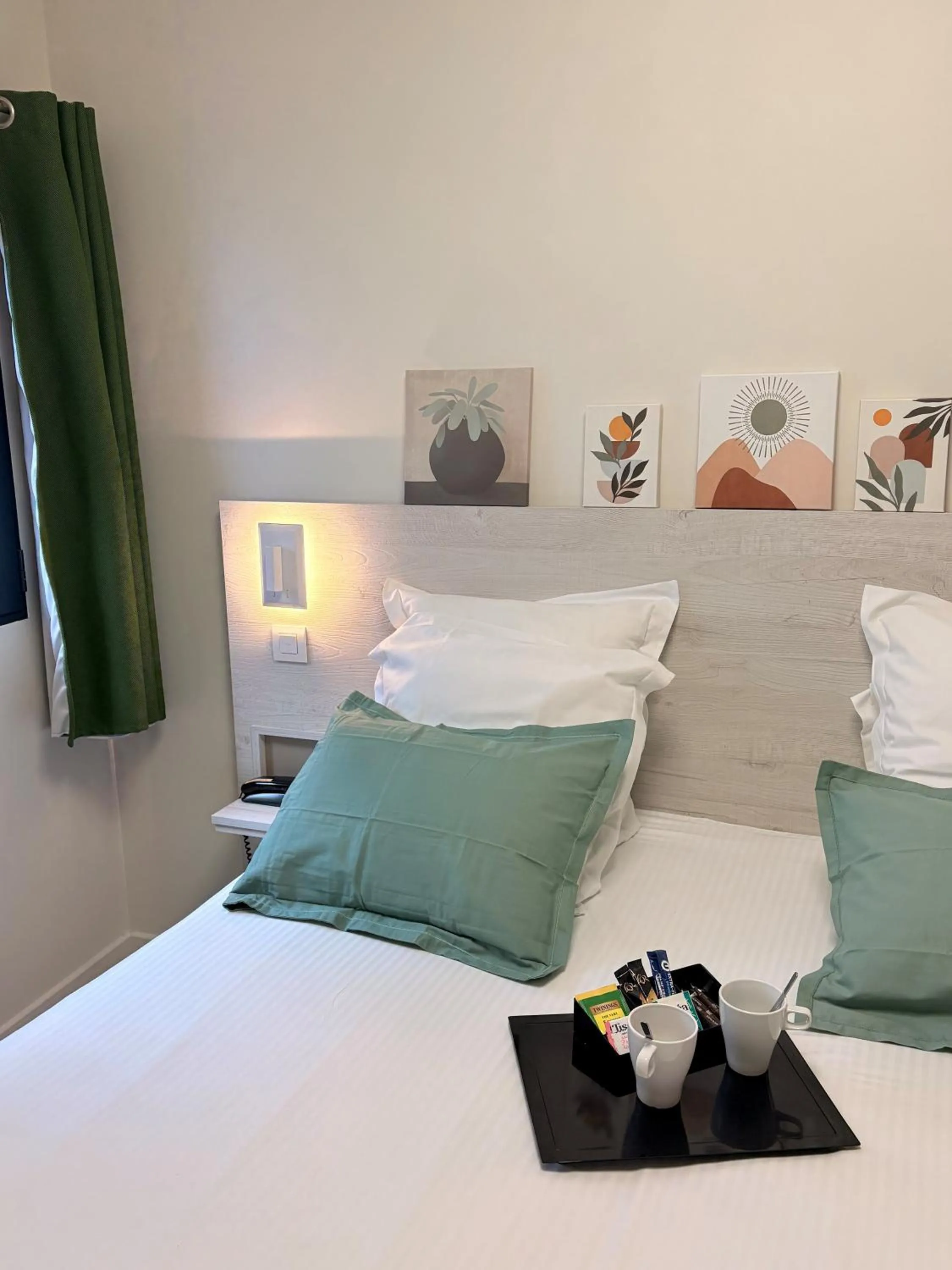 Bedroom, Bed in Hôtel La Fabrique