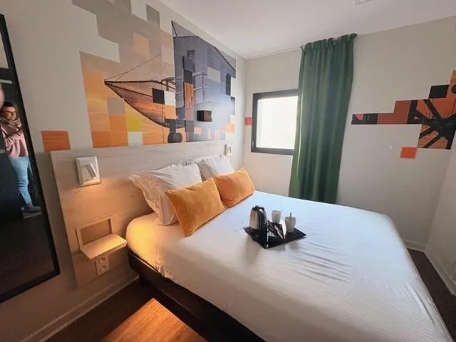 Bedroom, Bed in Hôtel La Fabrique