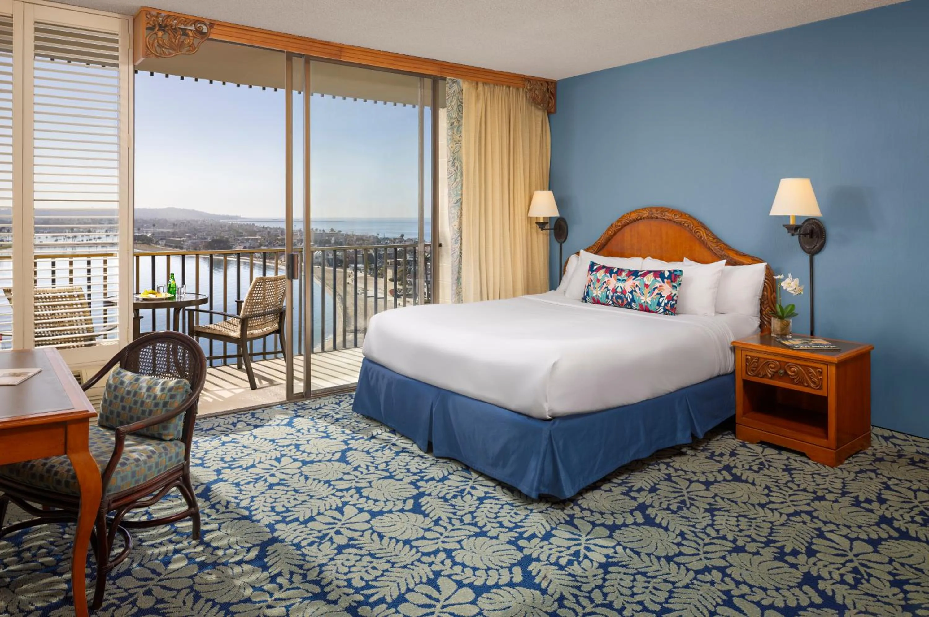 Bedroom, Bed in Catamaran Resort Hotel and Spa