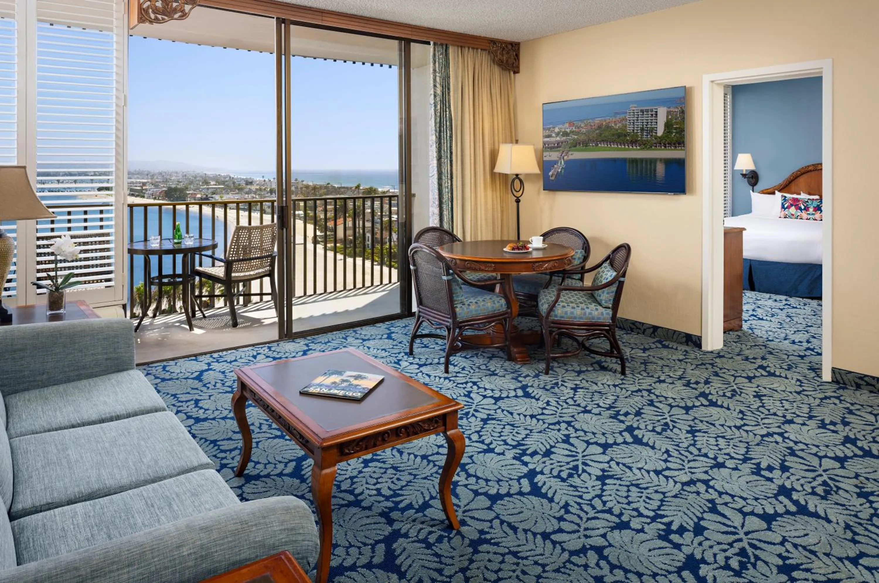 Living room in Catamaran Resort Hotel and Spa