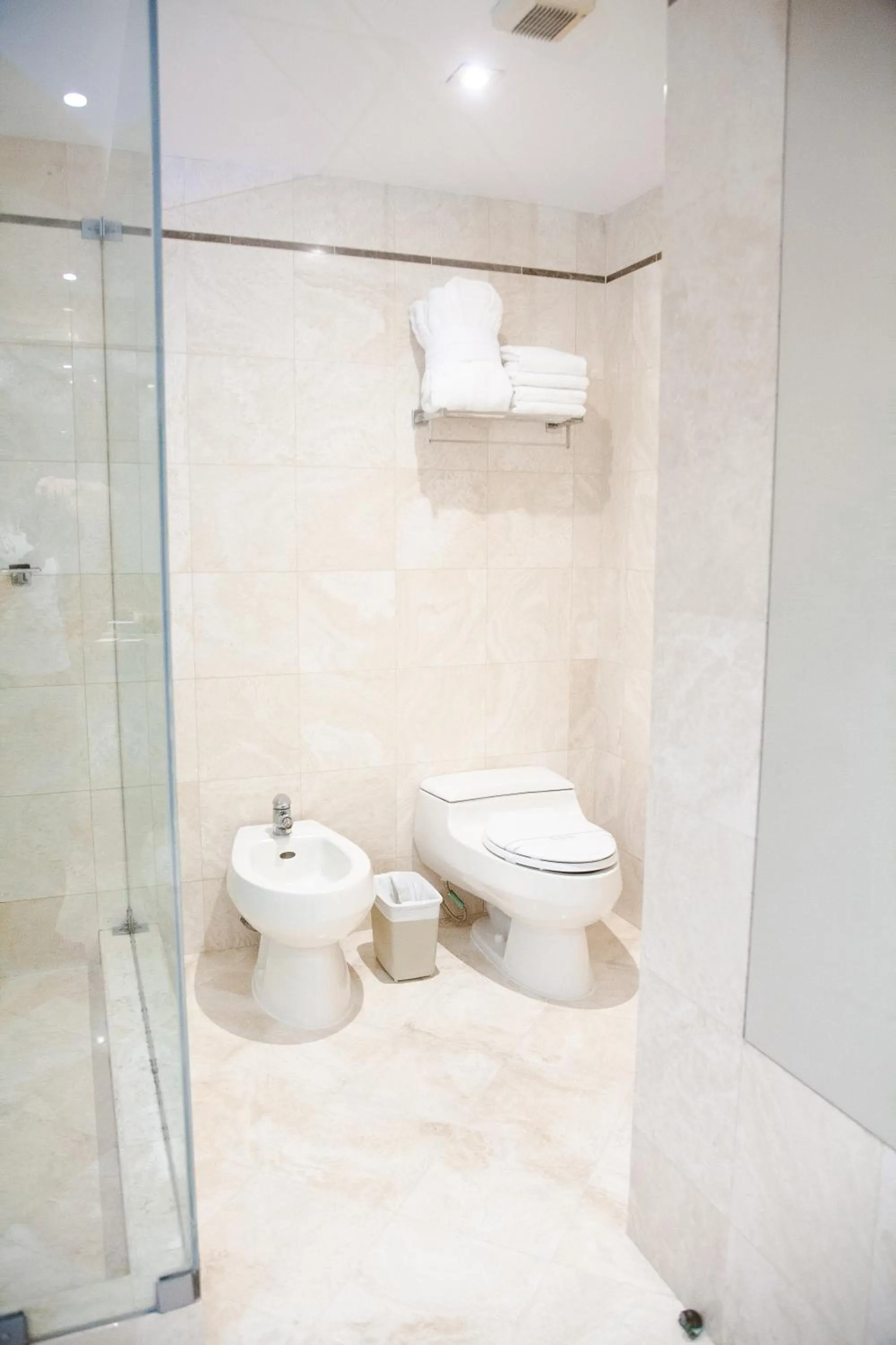 Bathroom in Los Tallanes Hotel & Suites