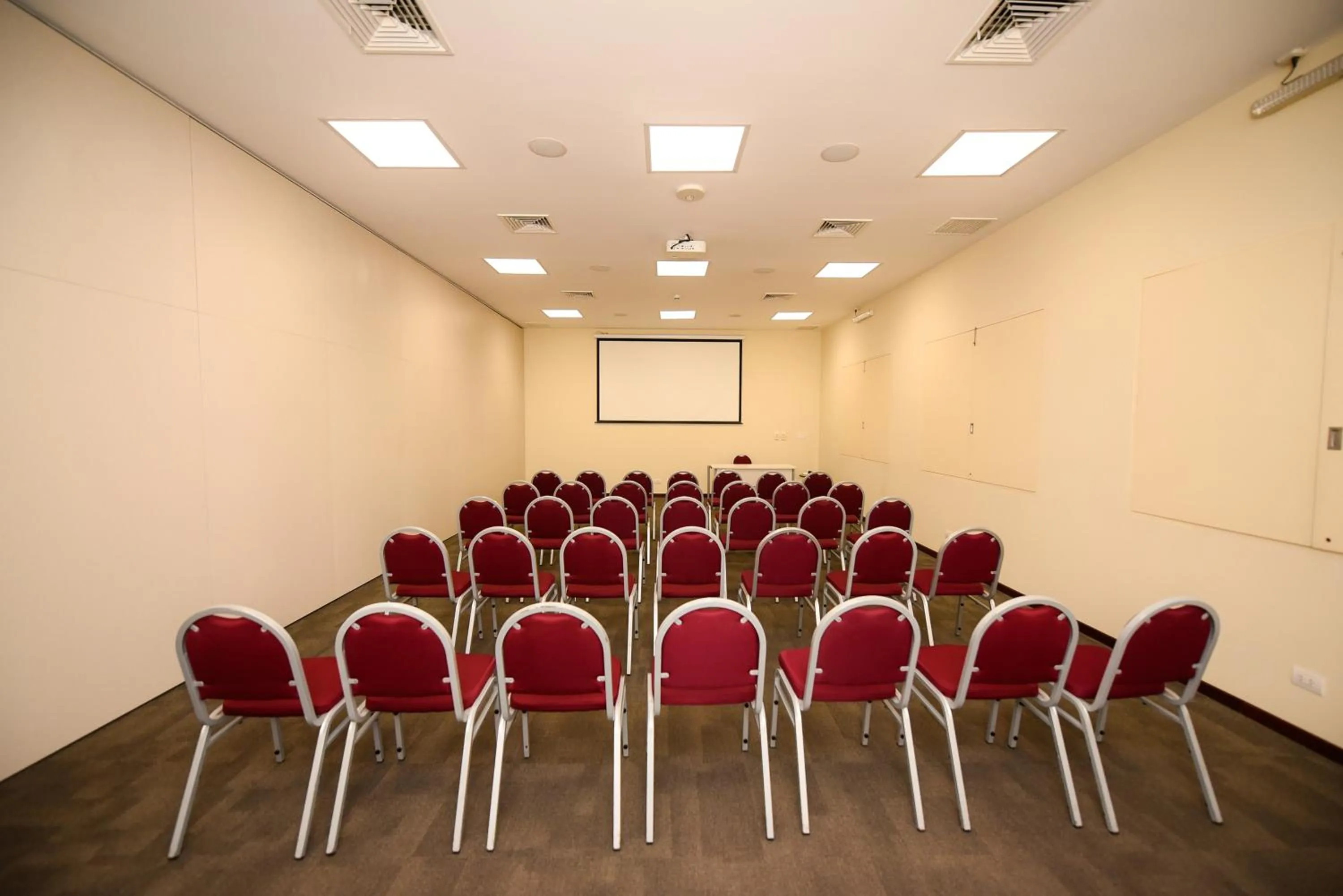 Meeting/conference room in Los Tallanes Hotel & Suites