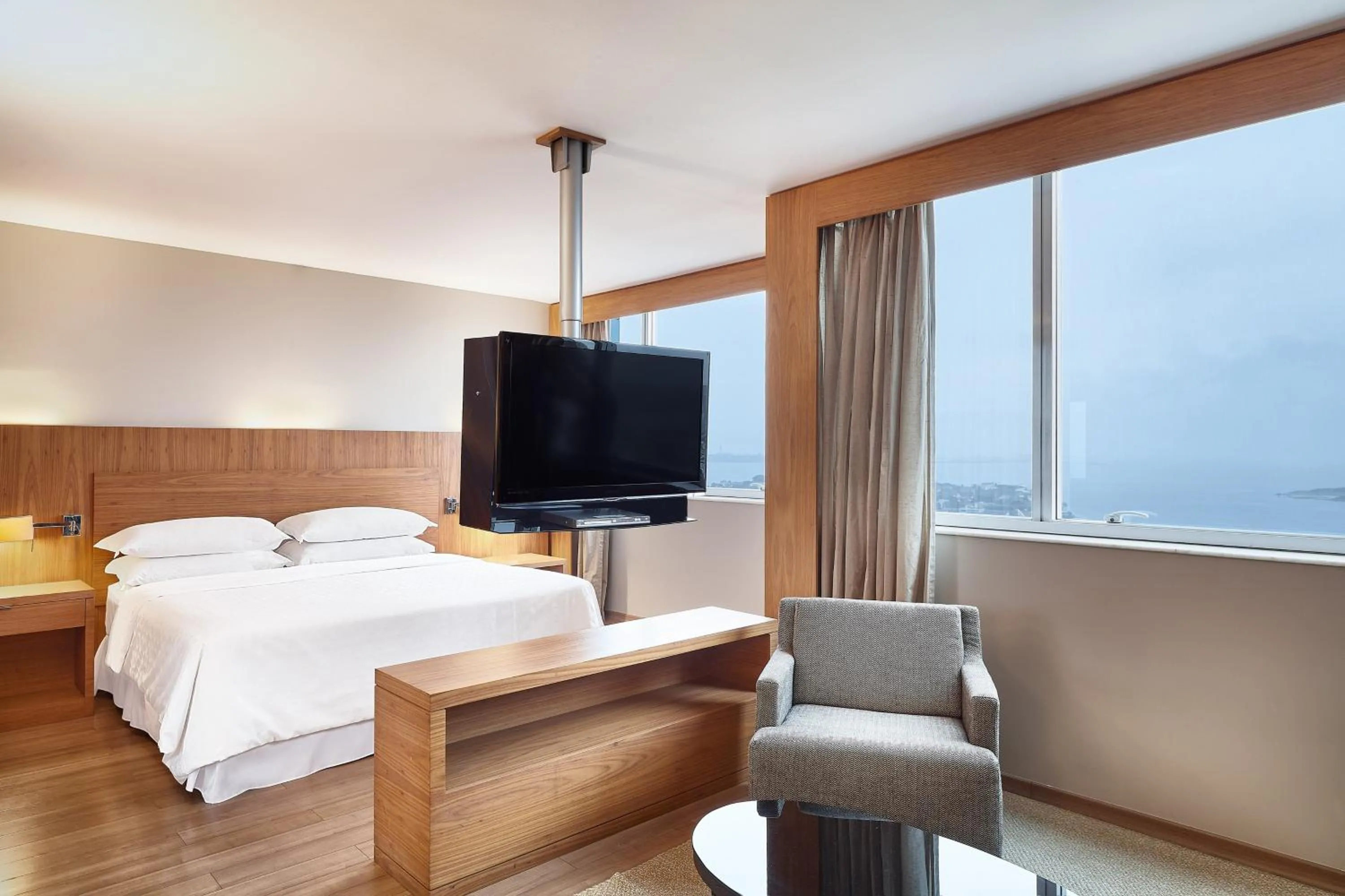 Photo of the whole room, Bed in Sheraton Vitoria