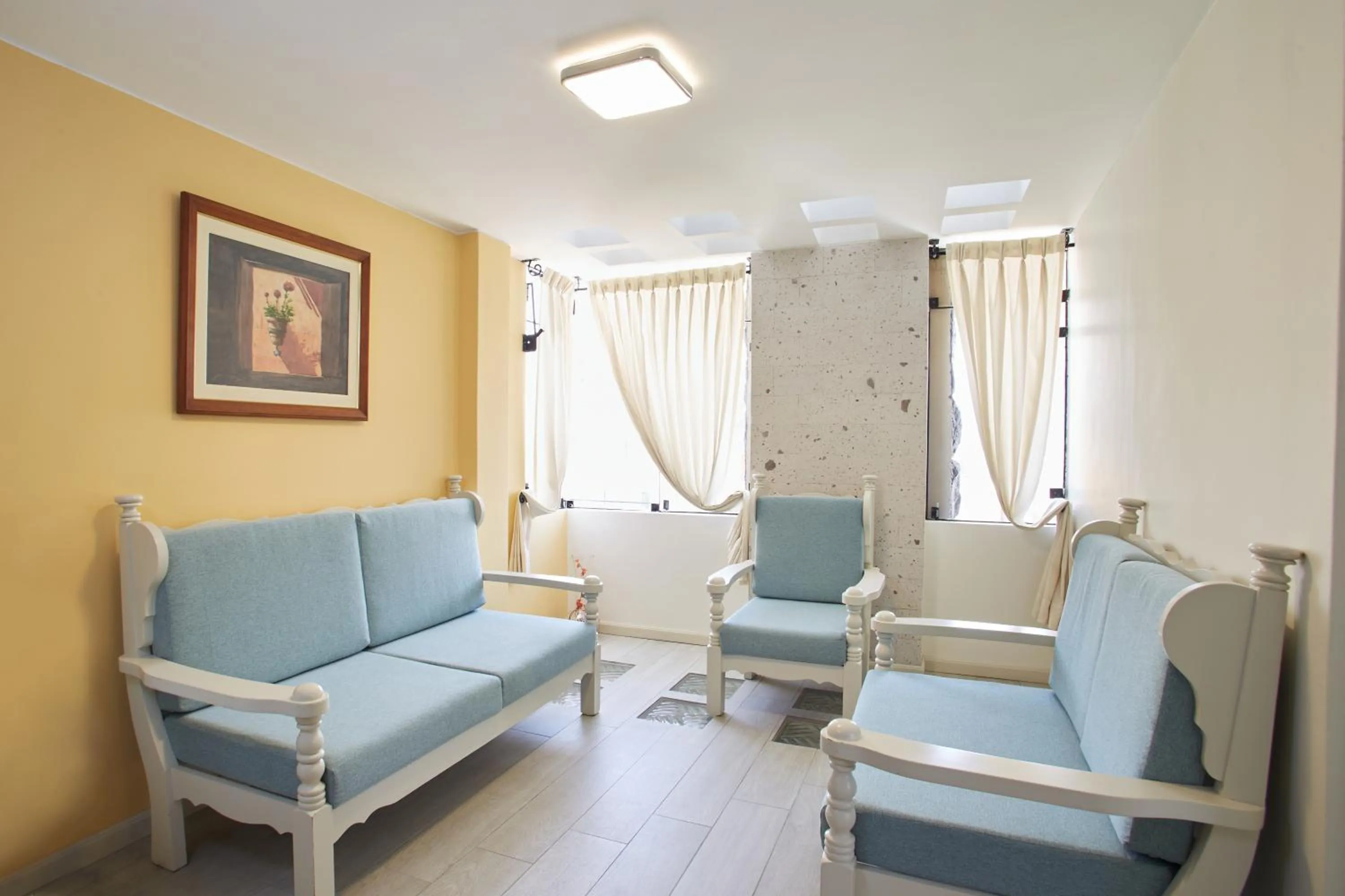 Living room in Natura Inn Hotel