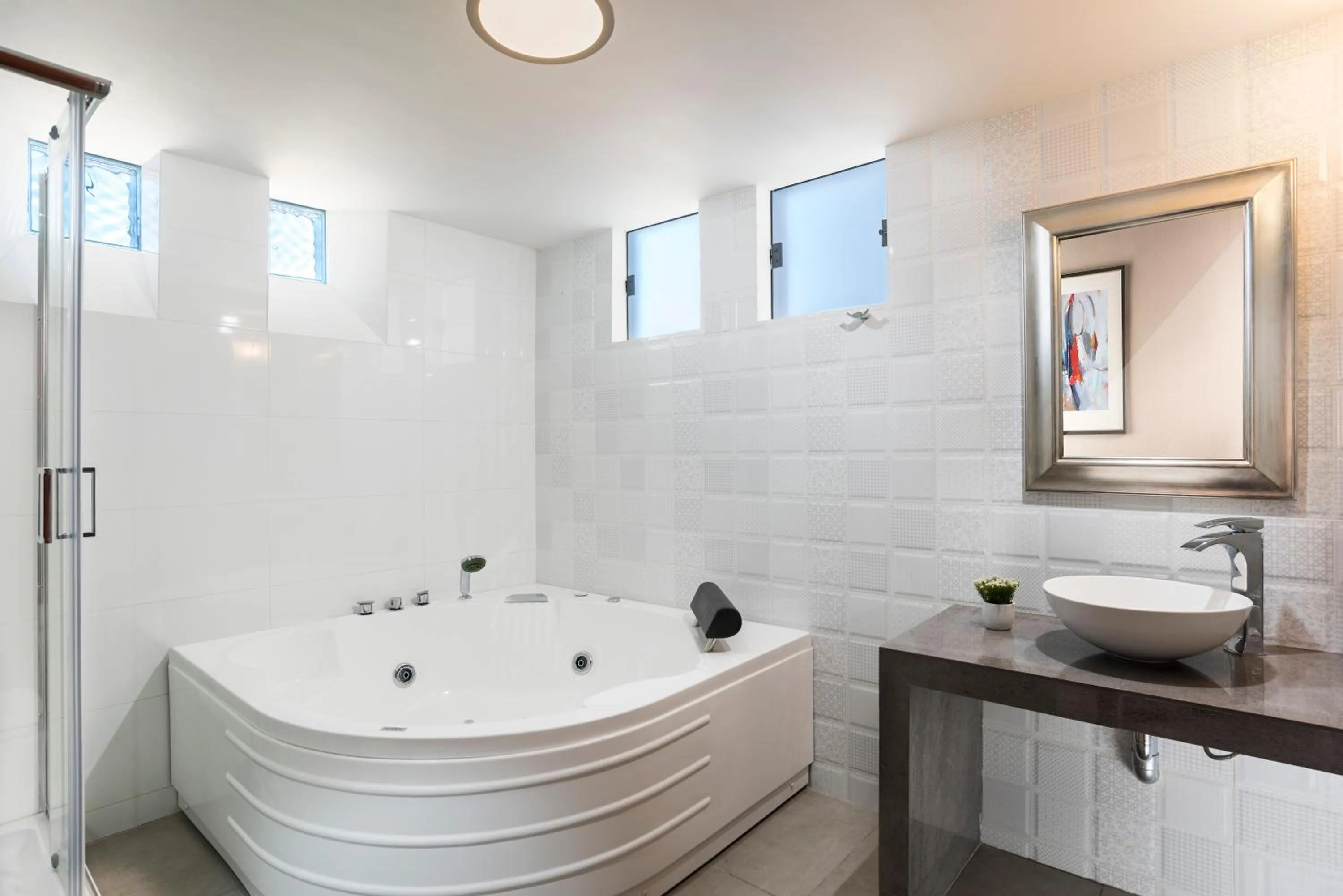 Shower in Natura Inn Hotel