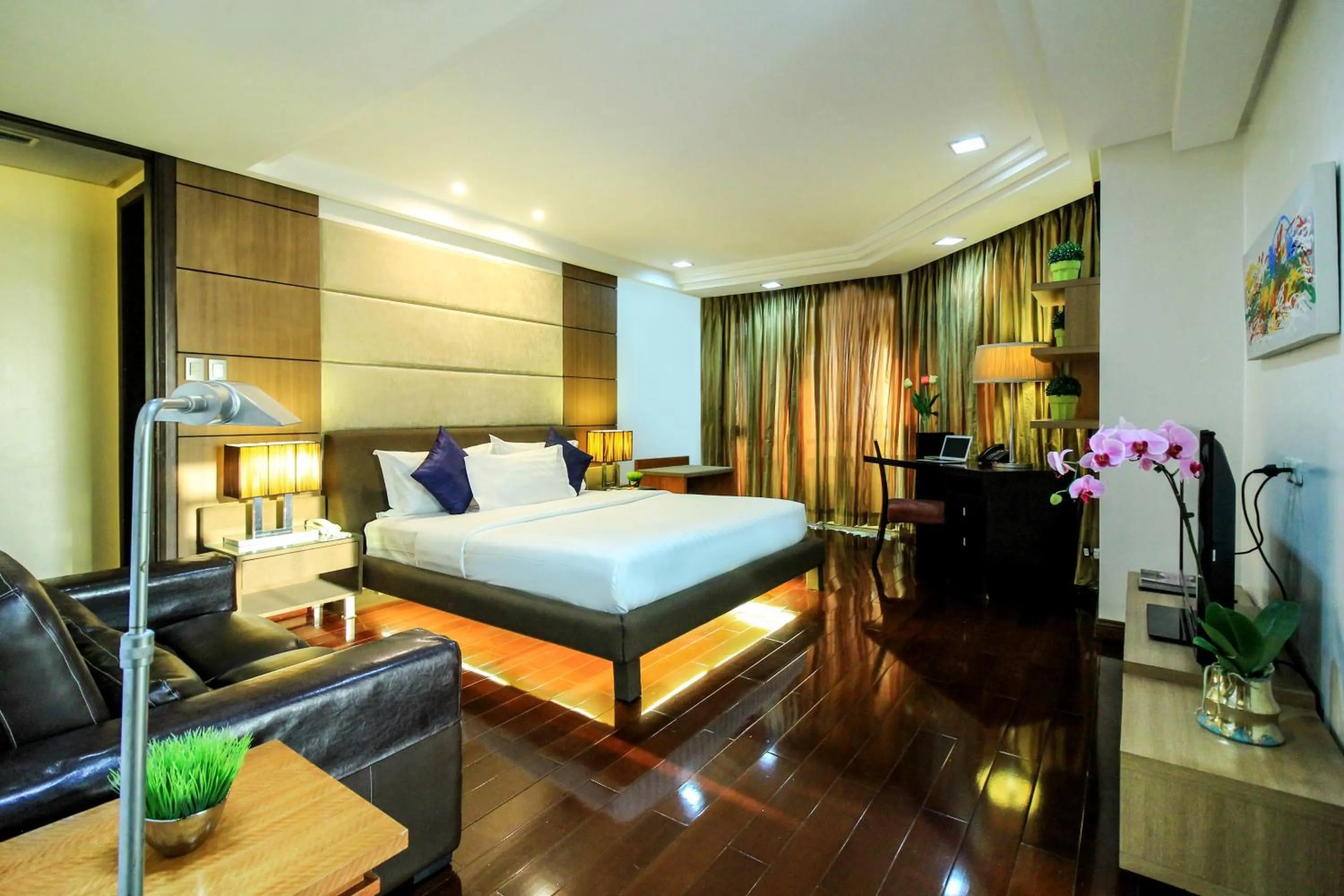 Bedroom, Bed in Greenhills Elan Hotel Modern - Newly Renovated