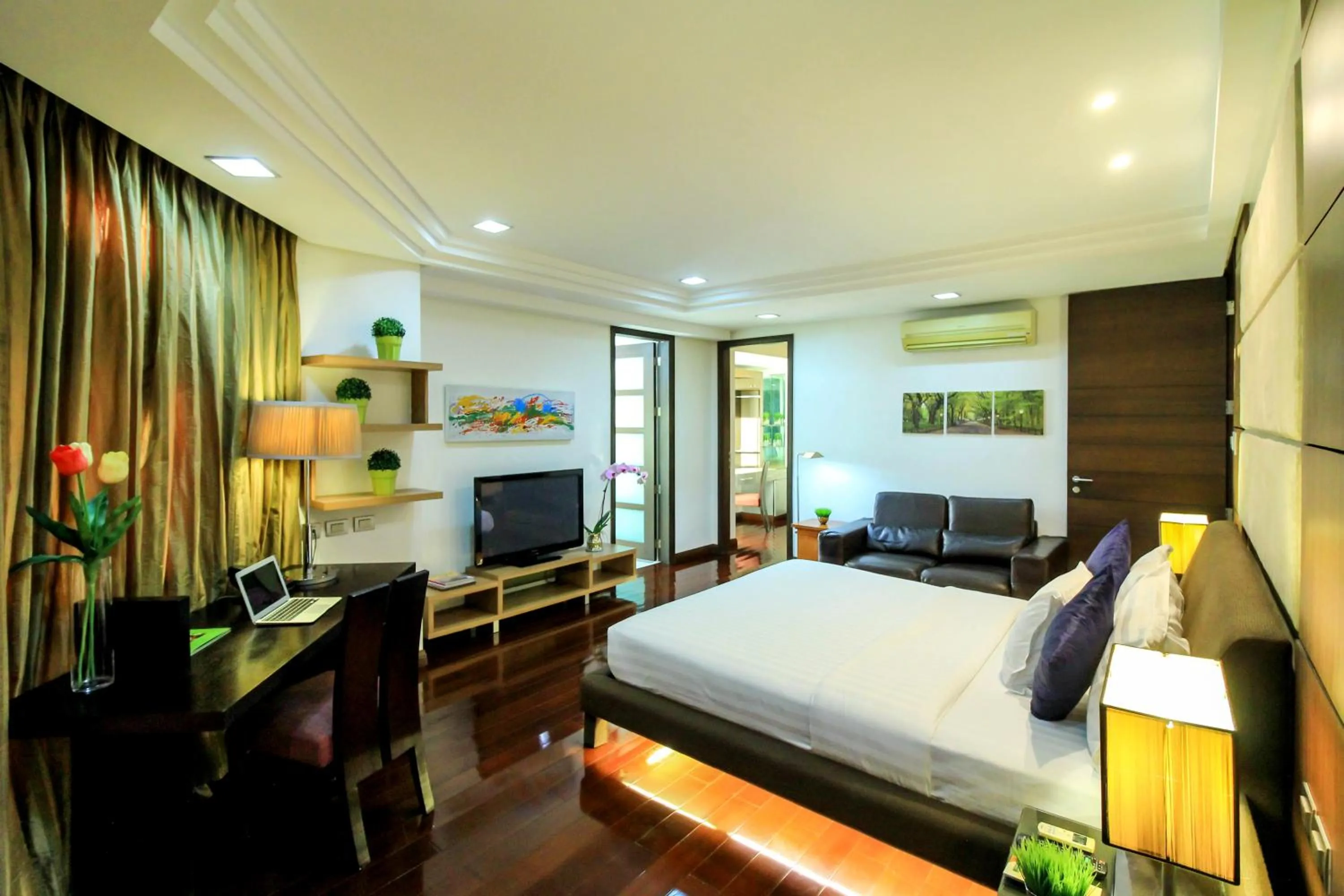 Bedroom, Bed in Greenhills Elan Hotel Modern - Newly Renovated