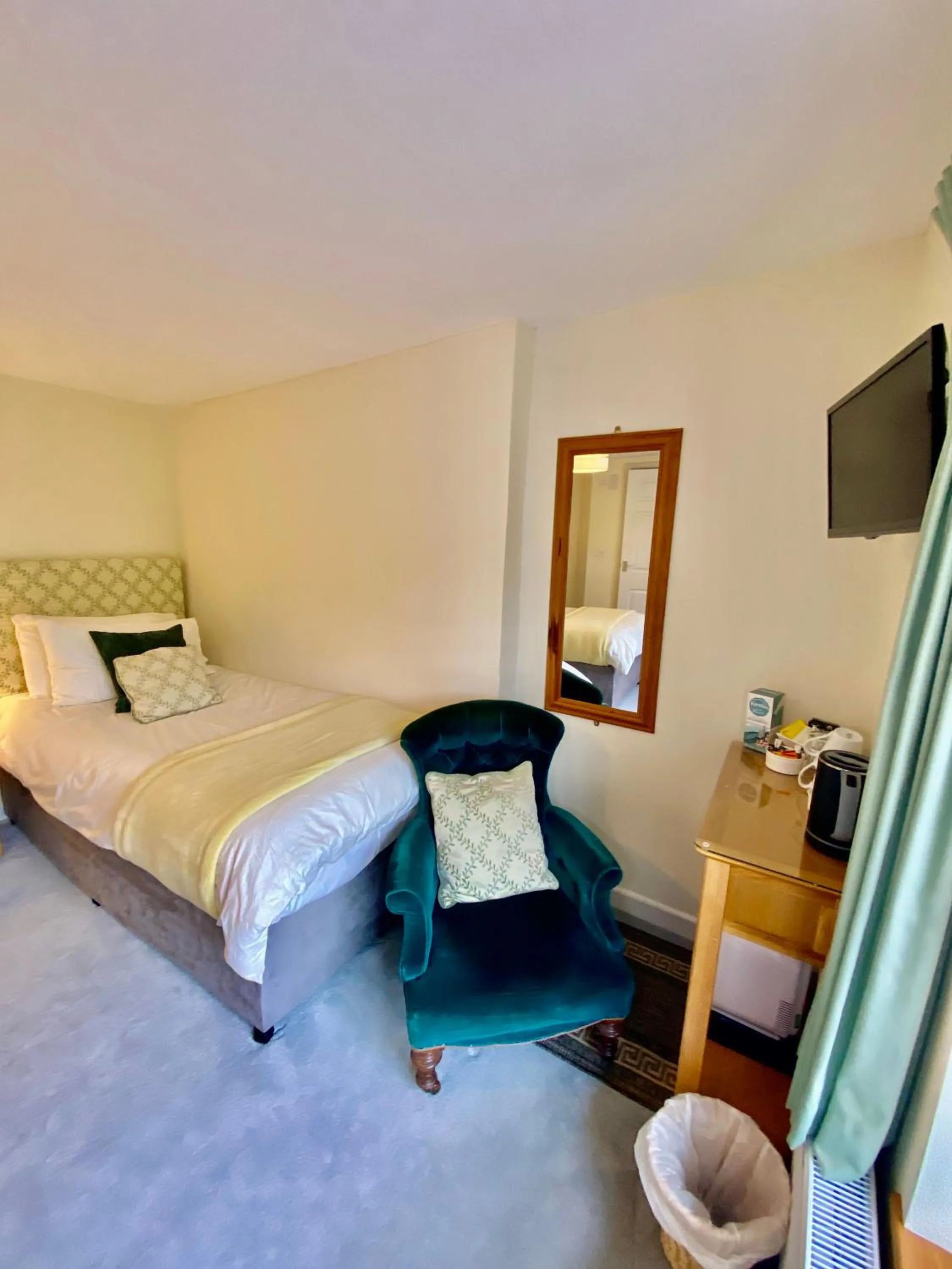 Bedroom, Bed in Lynwood House Bed and Breakfast