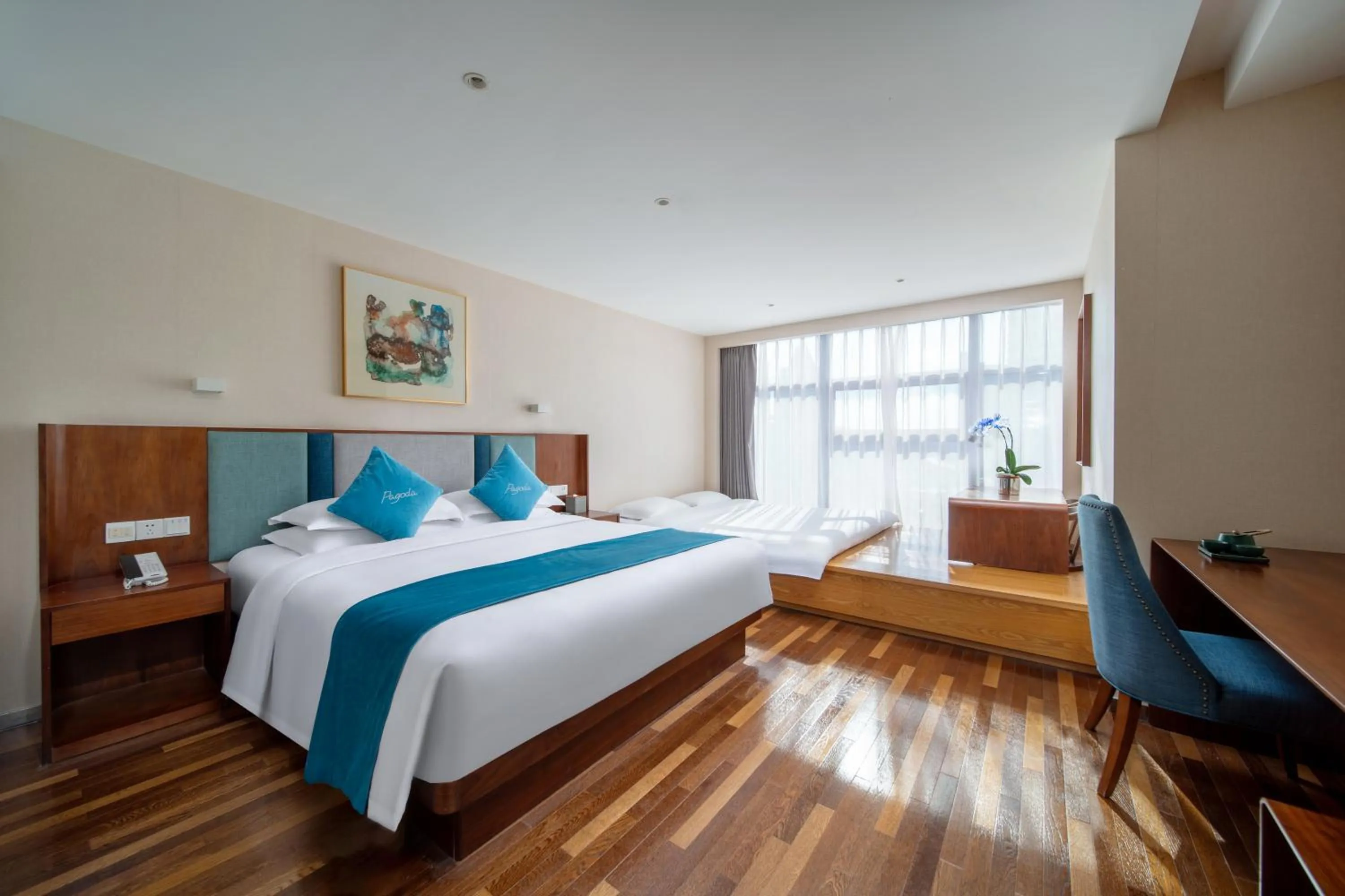 Bed in Pagoda Hotel Hangzhou West Lake Wulin - City Center and Family Friendly