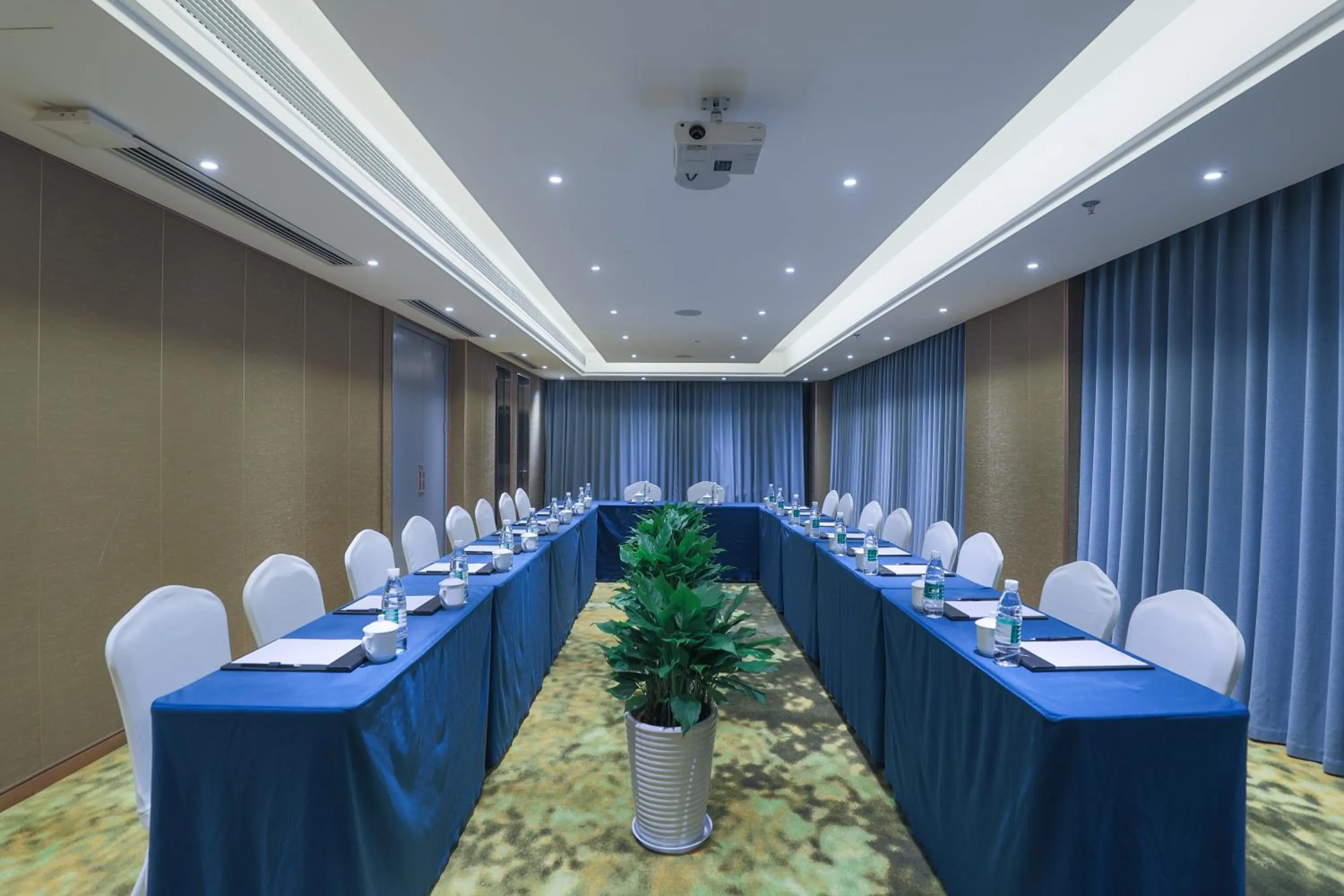 Meeting/conference room in Pagoda Hotel Hangzhou West Lake Wulin - City Center and Family Friendly
