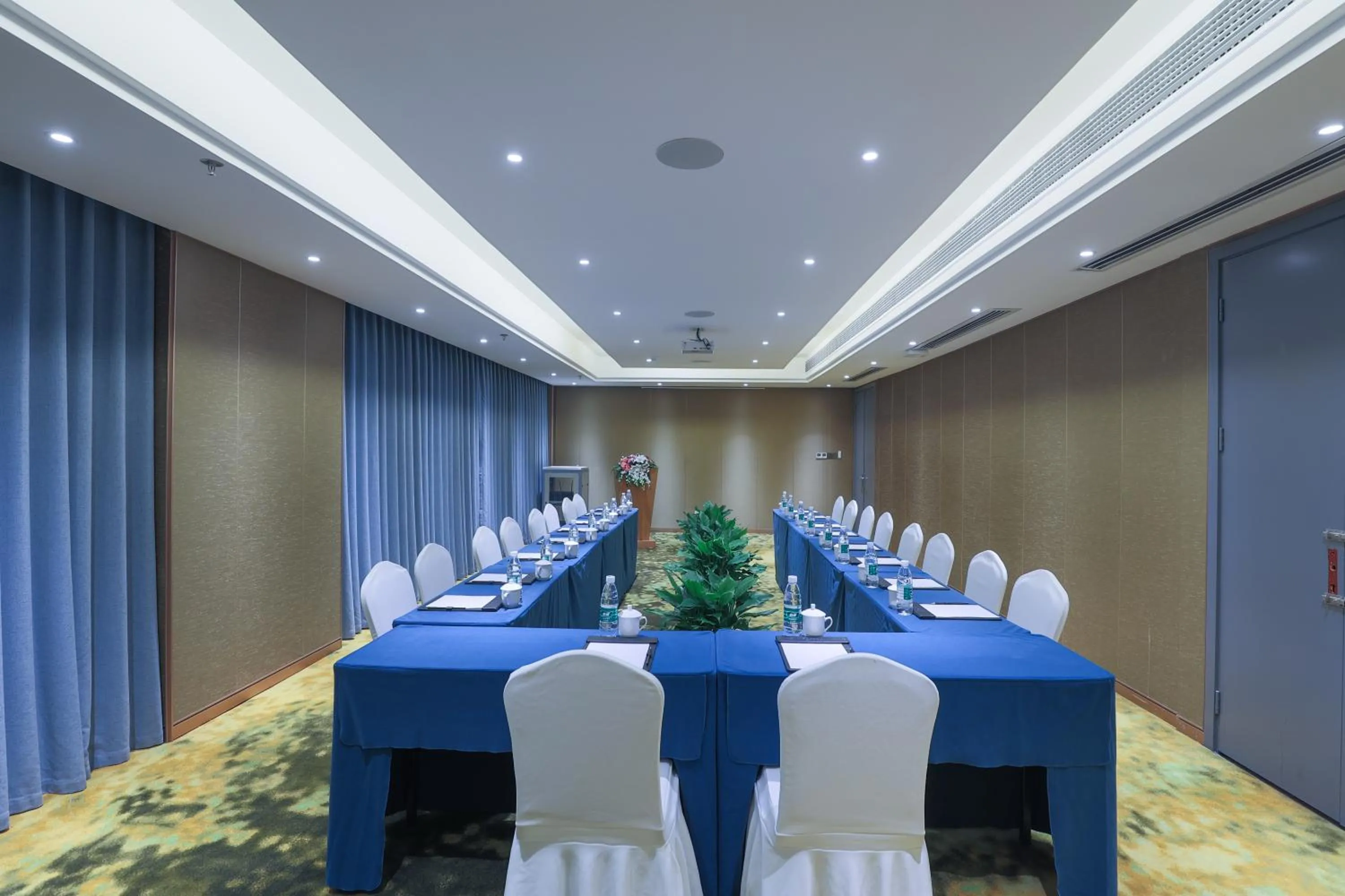 Meeting/conference room in Pagoda Hotel Hangzhou West Lake Wulin - City Center and Family Friendly
