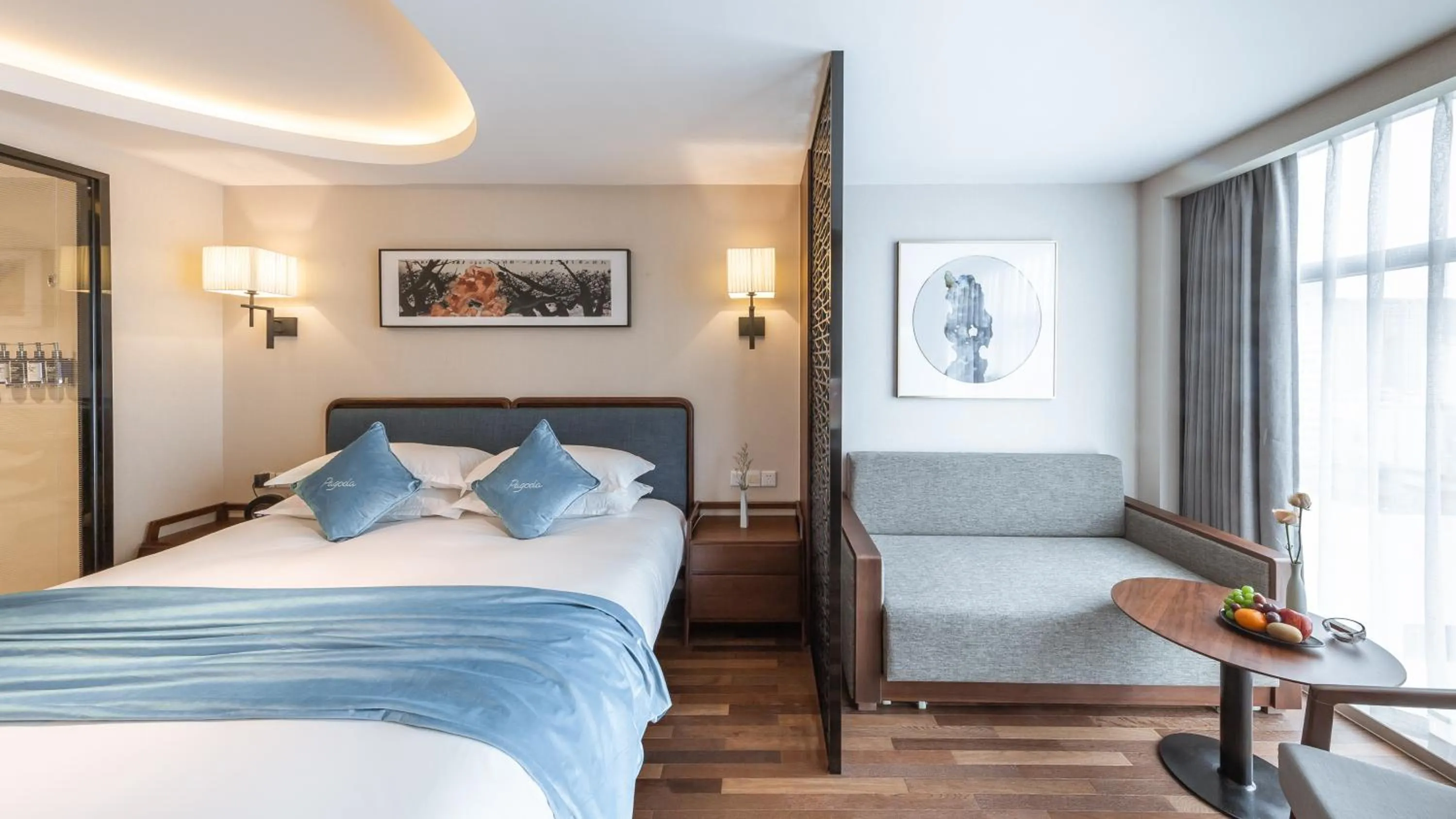 Bed in Pagoda Hotel Hangzhou West Lake Wulin - City Center and Family Friendly