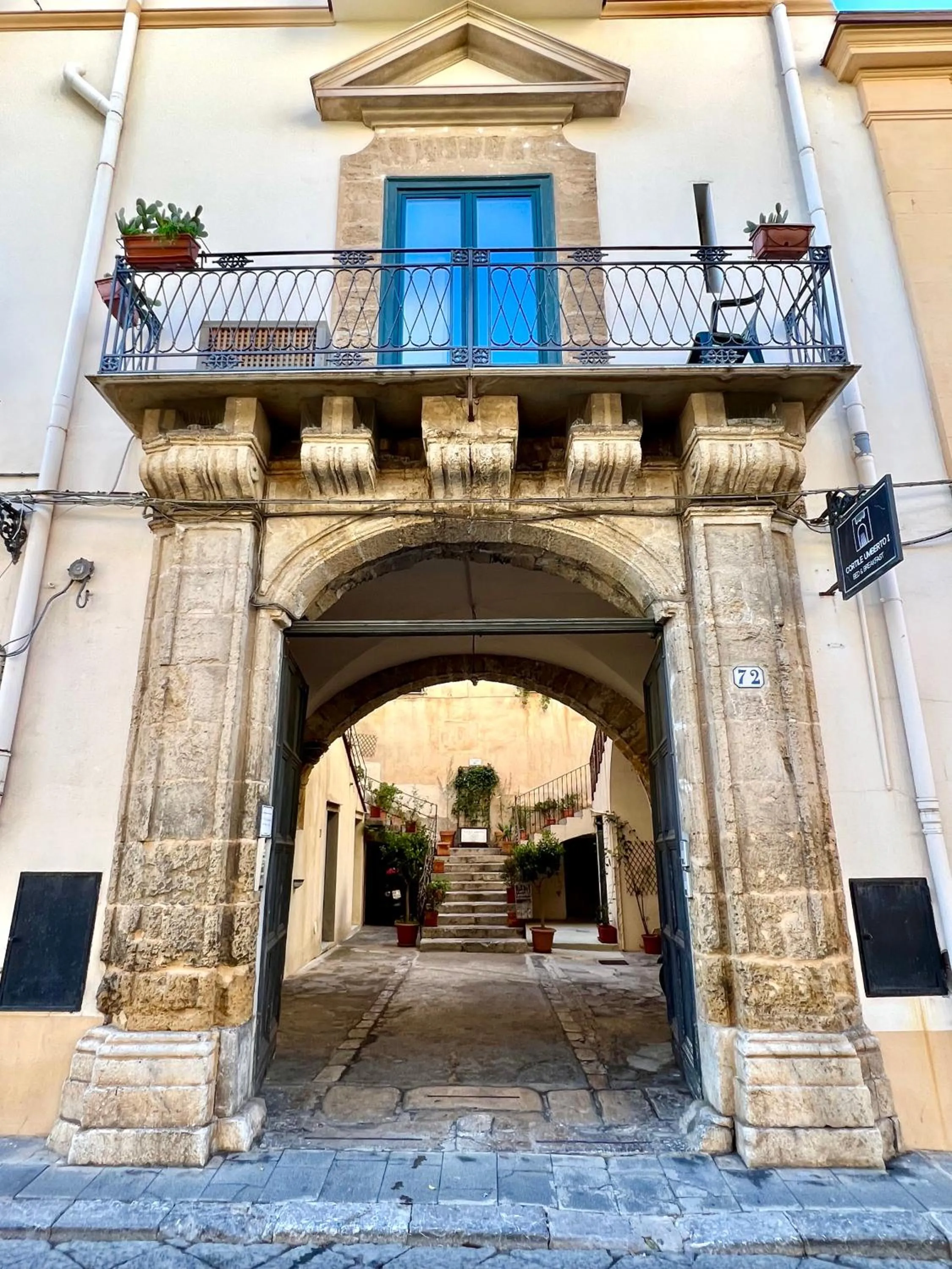 Facade/entrance in B&B Cortile Umberto I