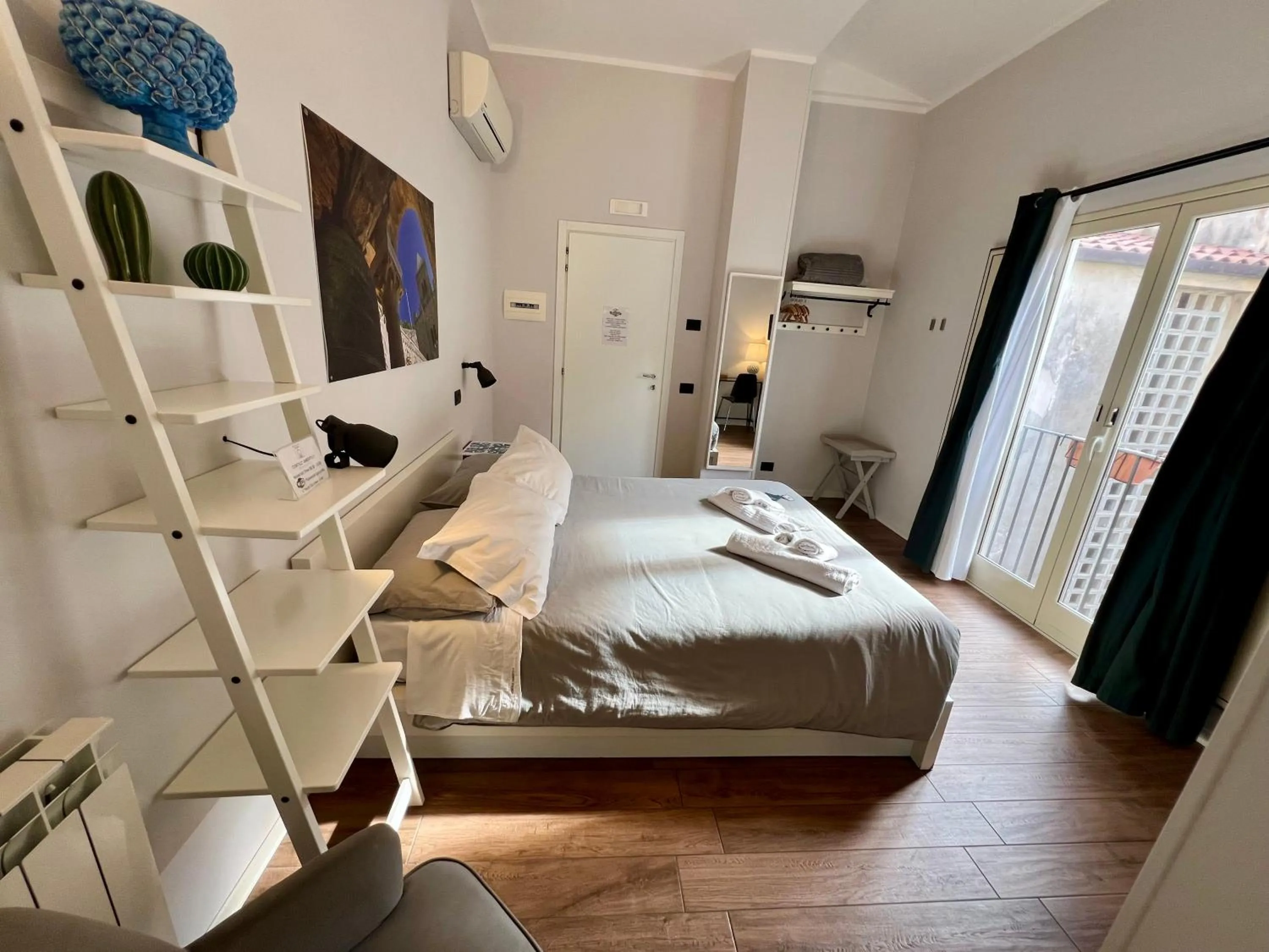 Photo of the whole room in B&B Cortile Umberto I