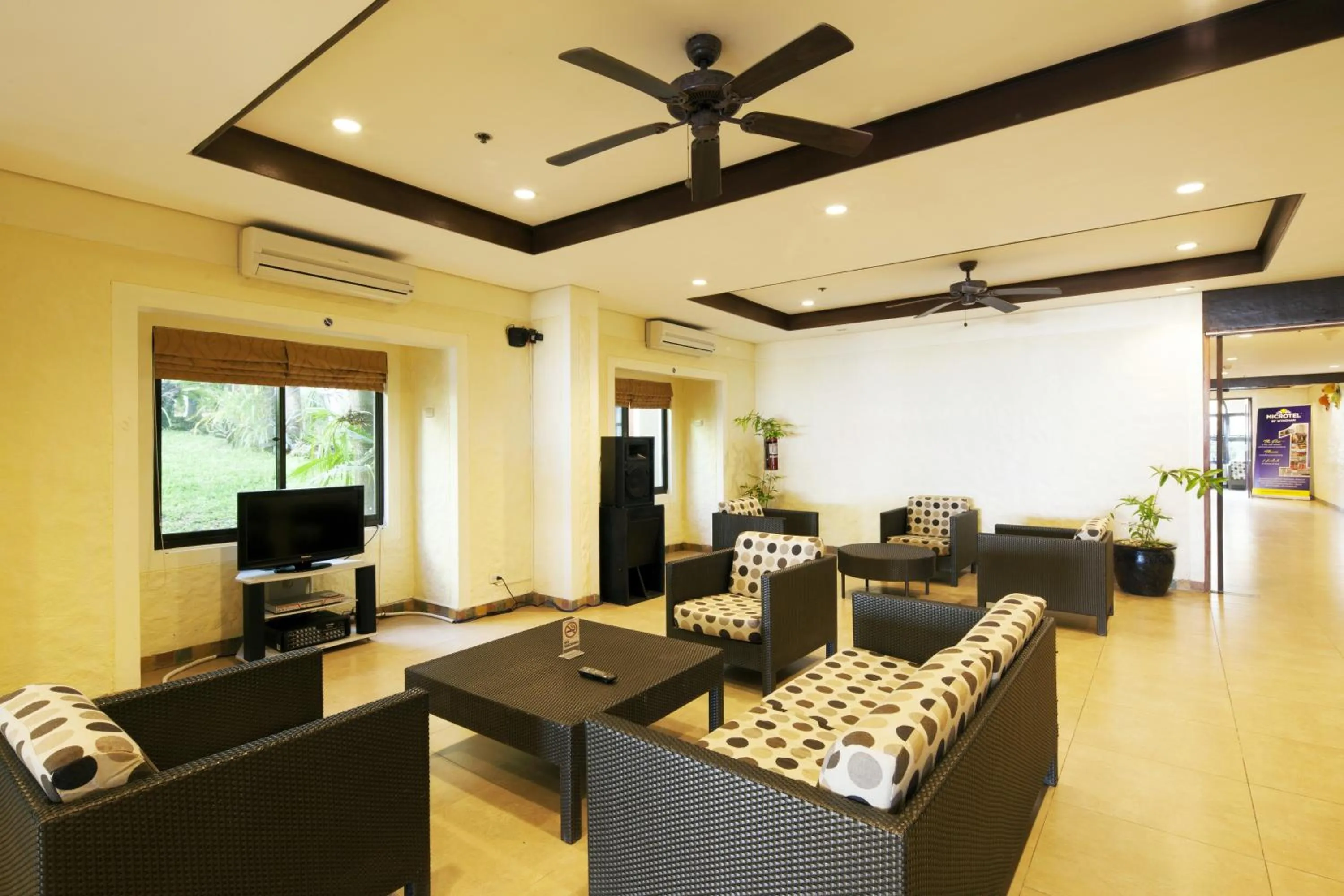 Communal lounge/ TV room in Microtel by Wyndham Boracay