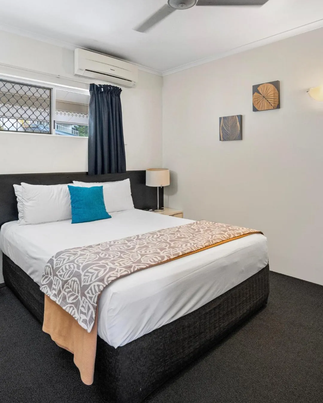 Bed in Colonial Palms Motor Inn