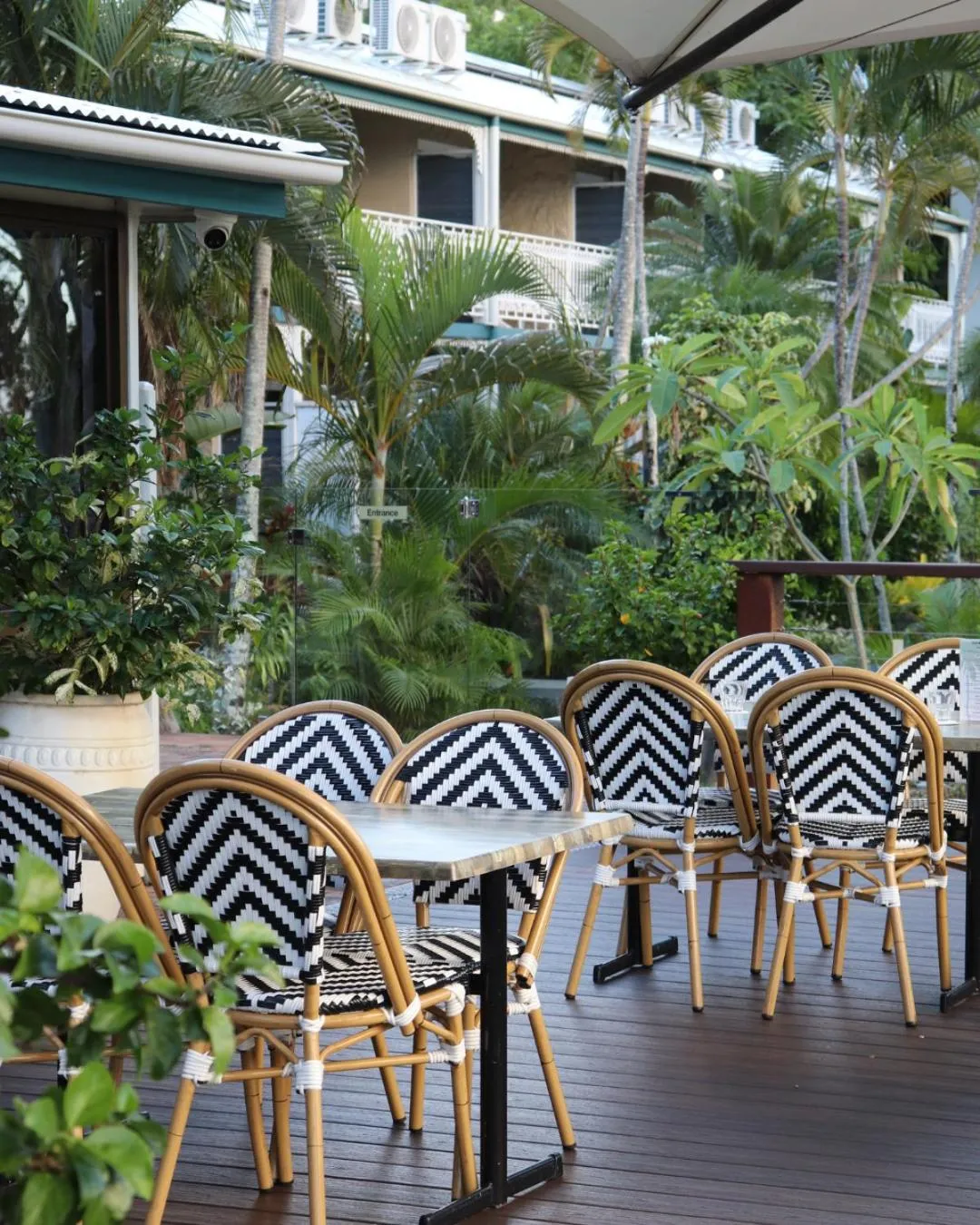 Restaurant/places to eat in Colonial Palms Motor Inn