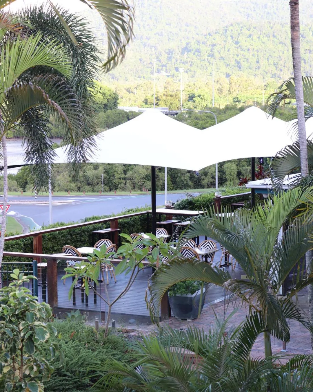 Restaurant/places to eat in Colonial Palms Motor Inn