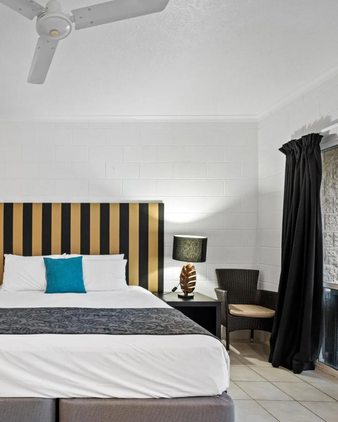 Bed in Colonial Palms Motor Inn