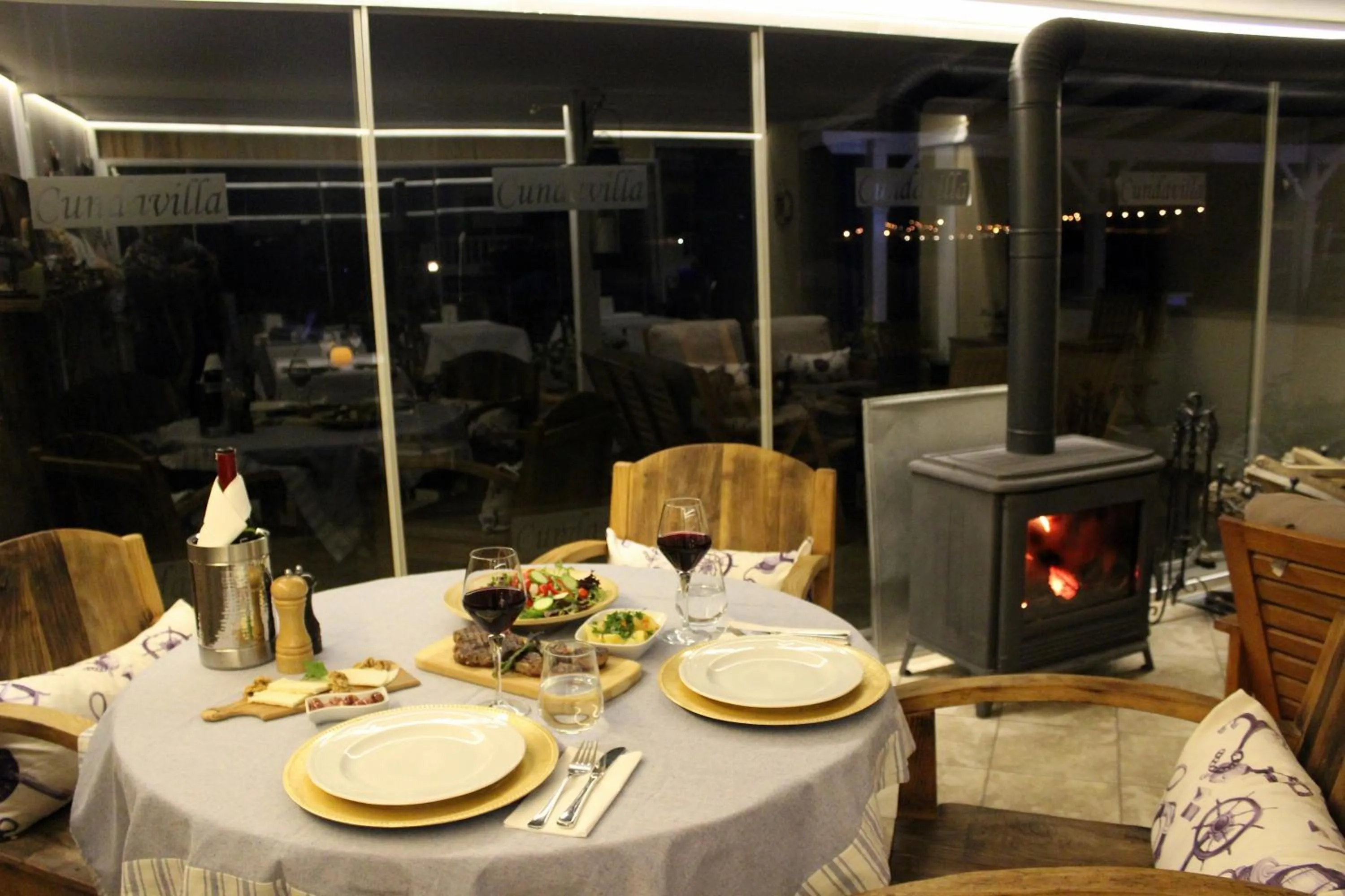 Restaurant/places to eat in Cundavilla Hotel & Suites