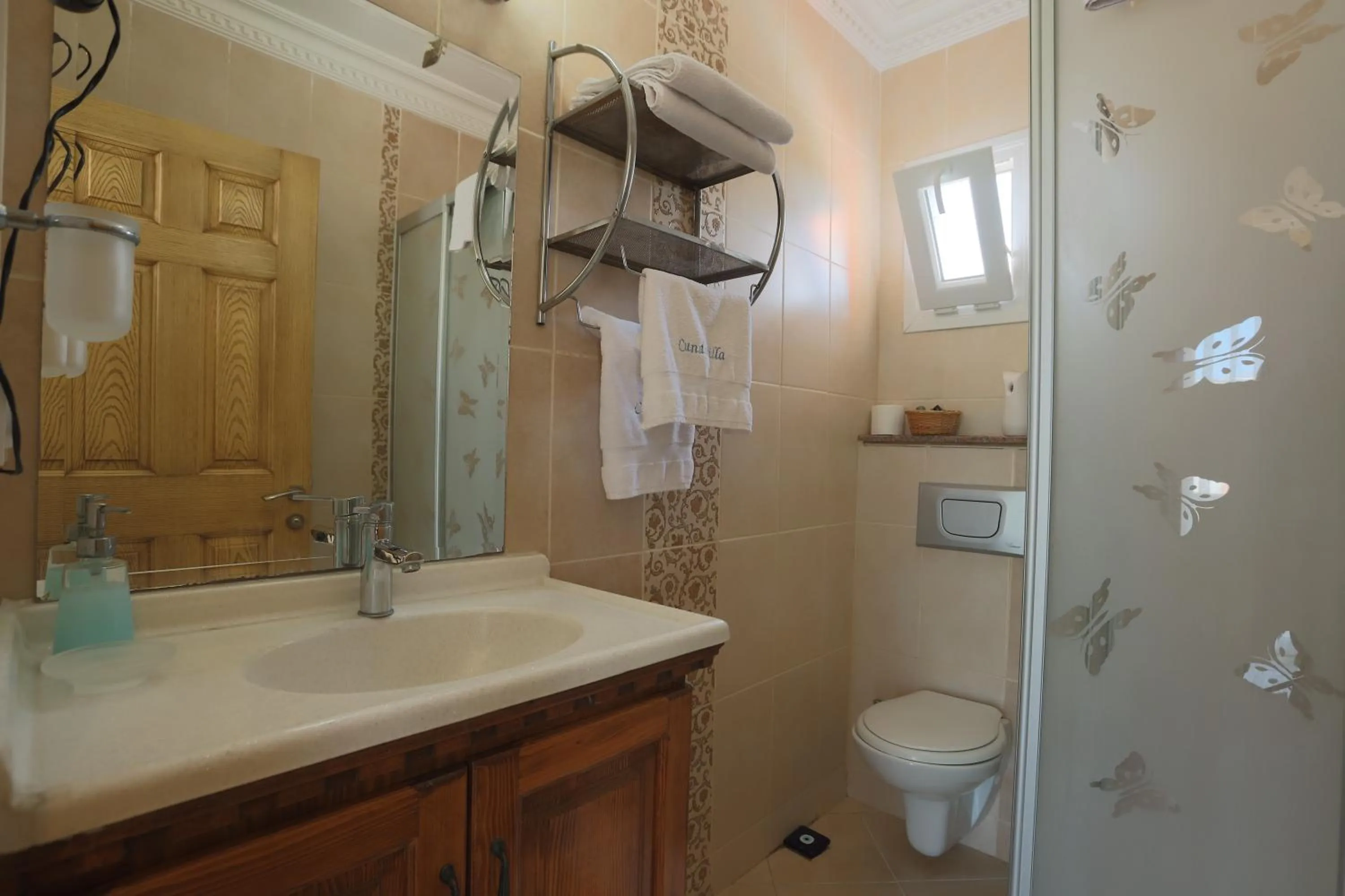 Bathroom in Cundavilla Hotel & Suites