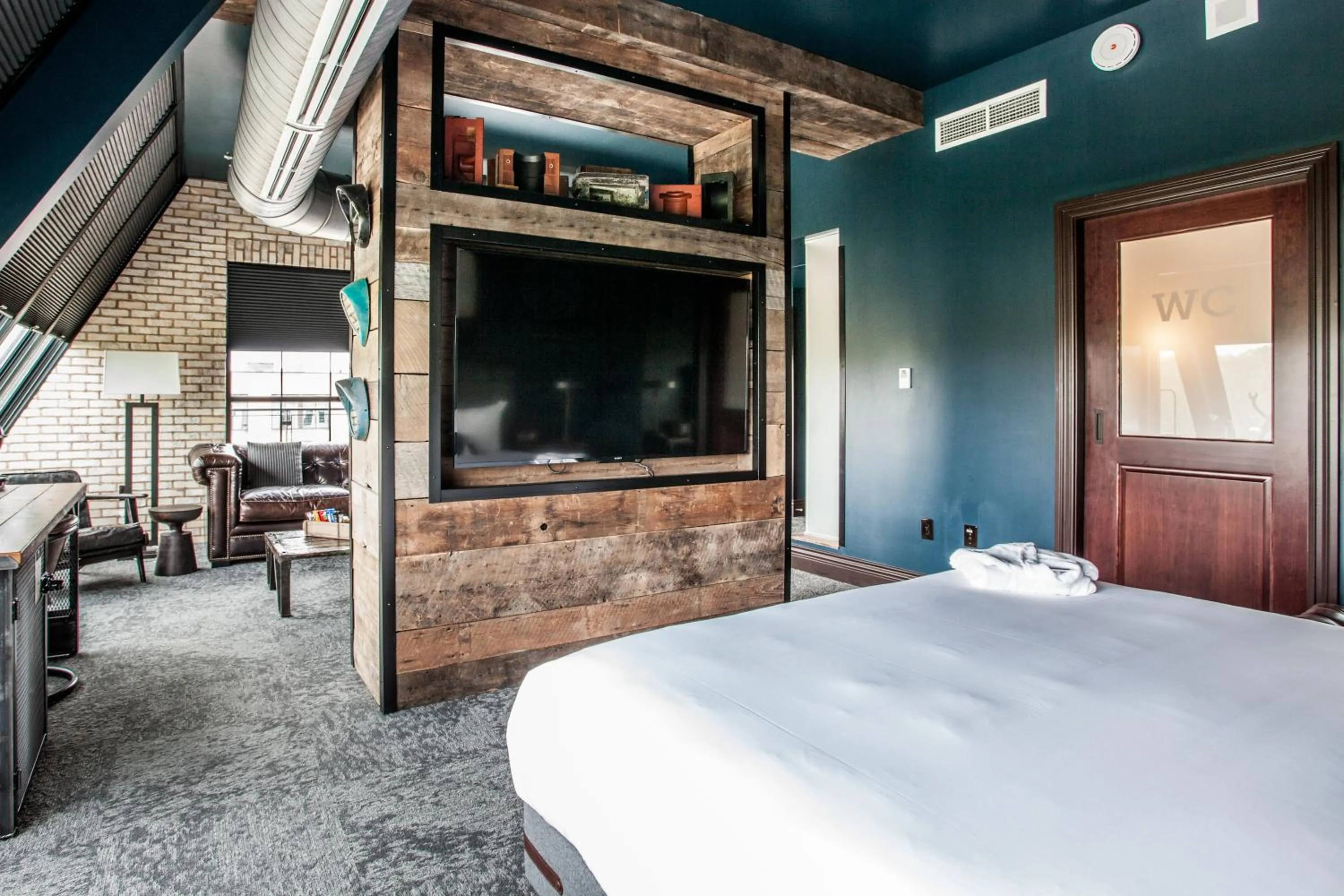 Bed in Ironworks Hotel Indy