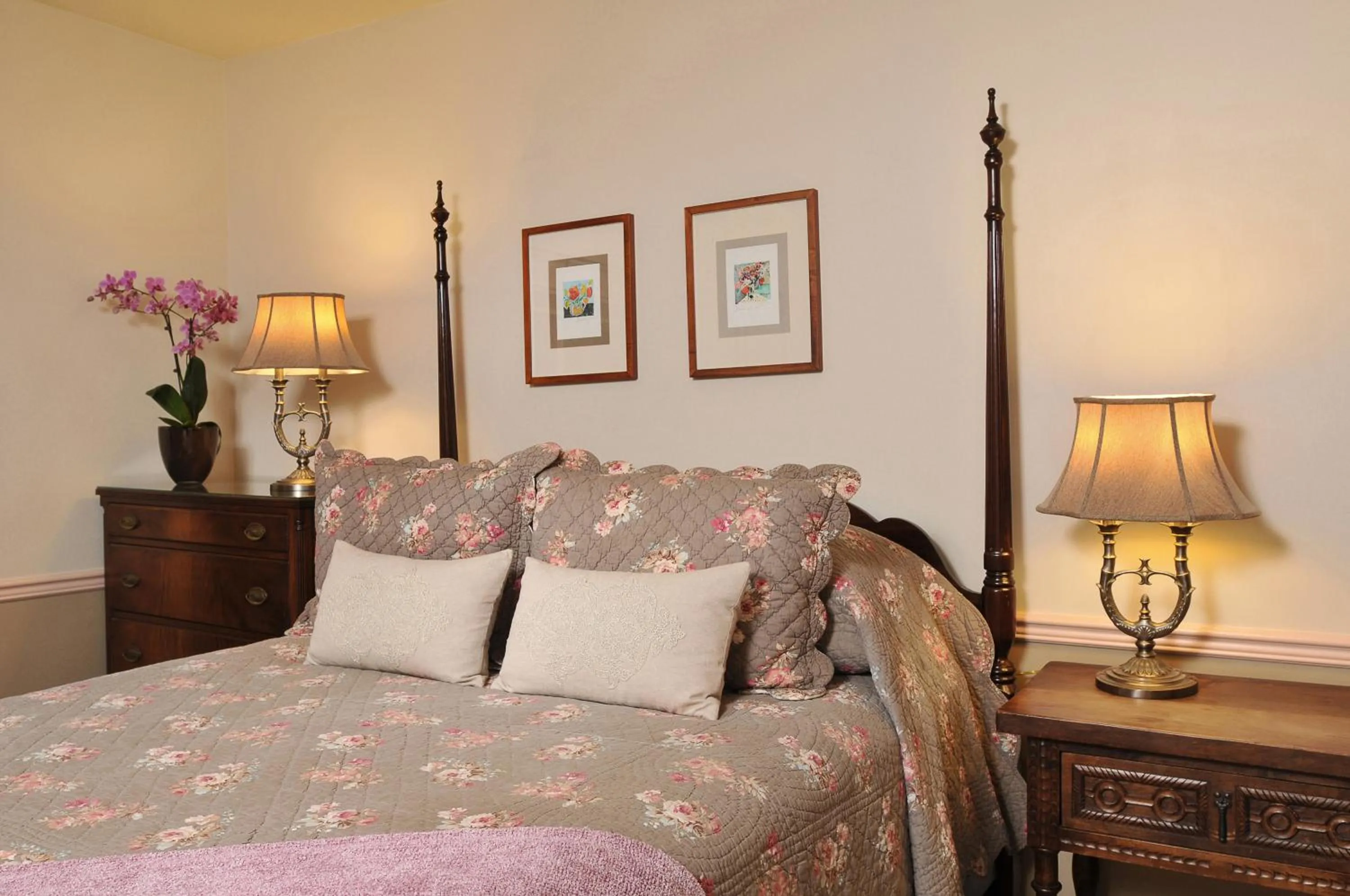 Bedroom, Bed in 1795 Acorn Inn Bed and Breakfast