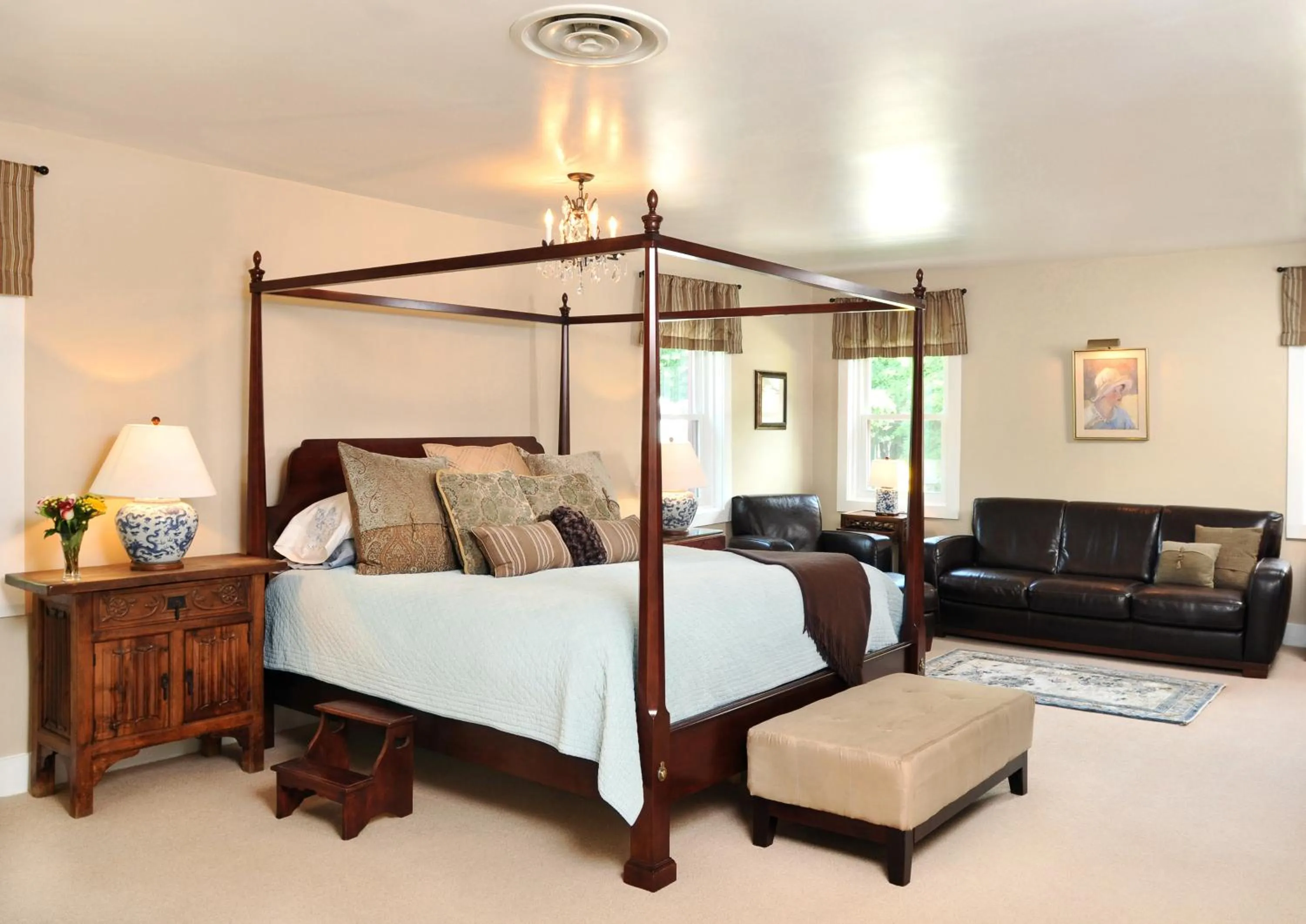 Bedroom, Bed in 1795 Acorn Inn Bed and Breakfast
