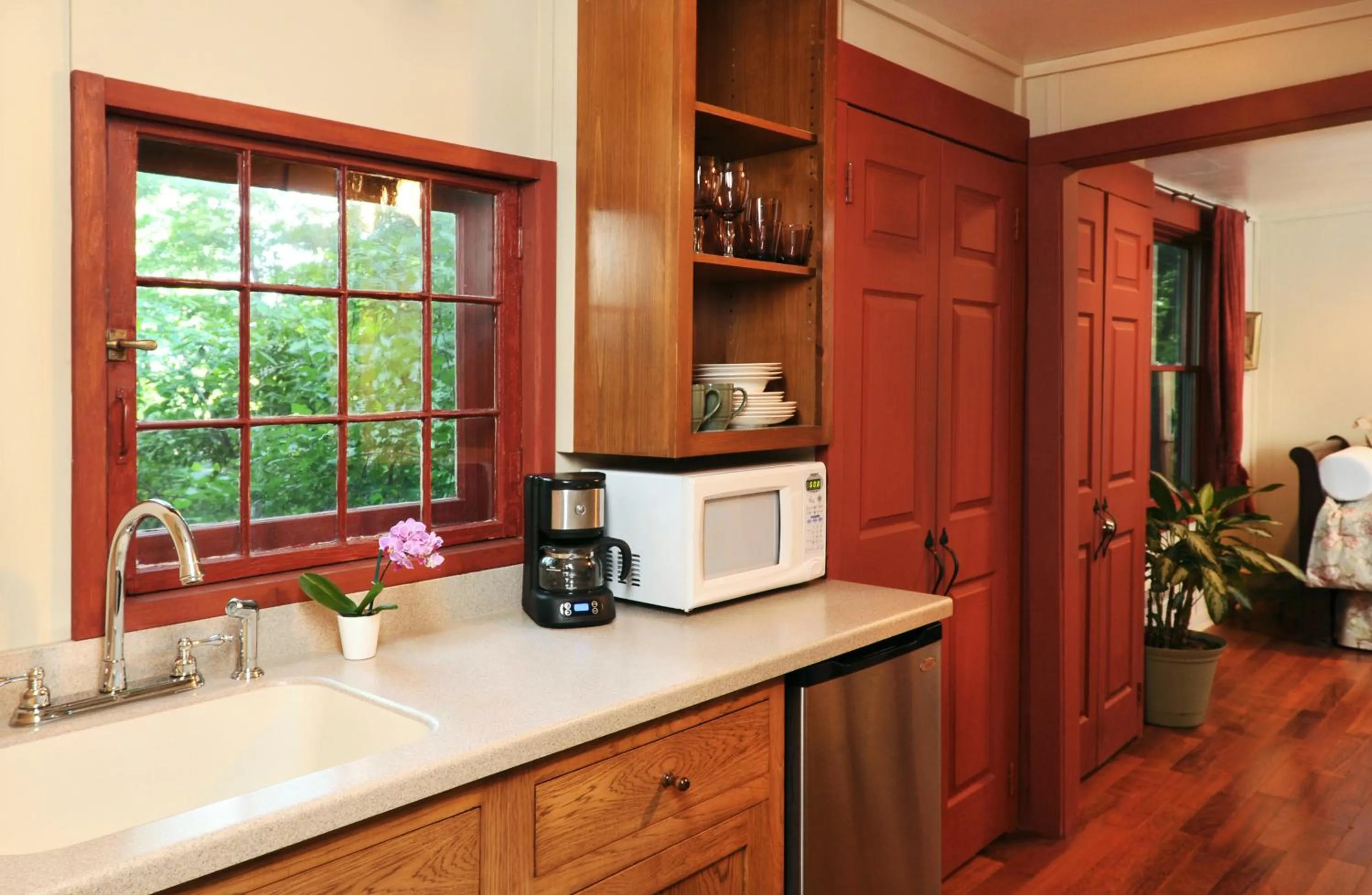 Kitchen or kitchenette in 1795 Acorn Inn Bed and Breakfast