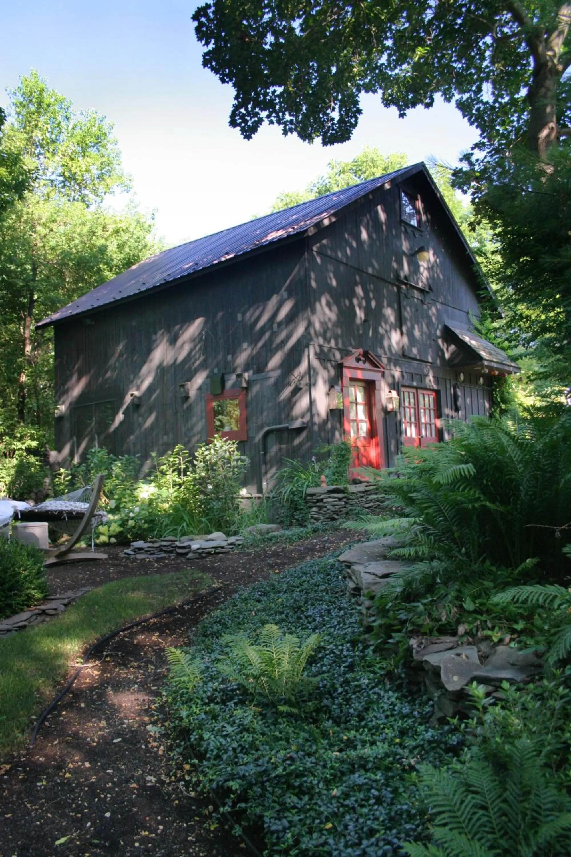 Property building in 1795 Acorn Inn Bed and Breakfast