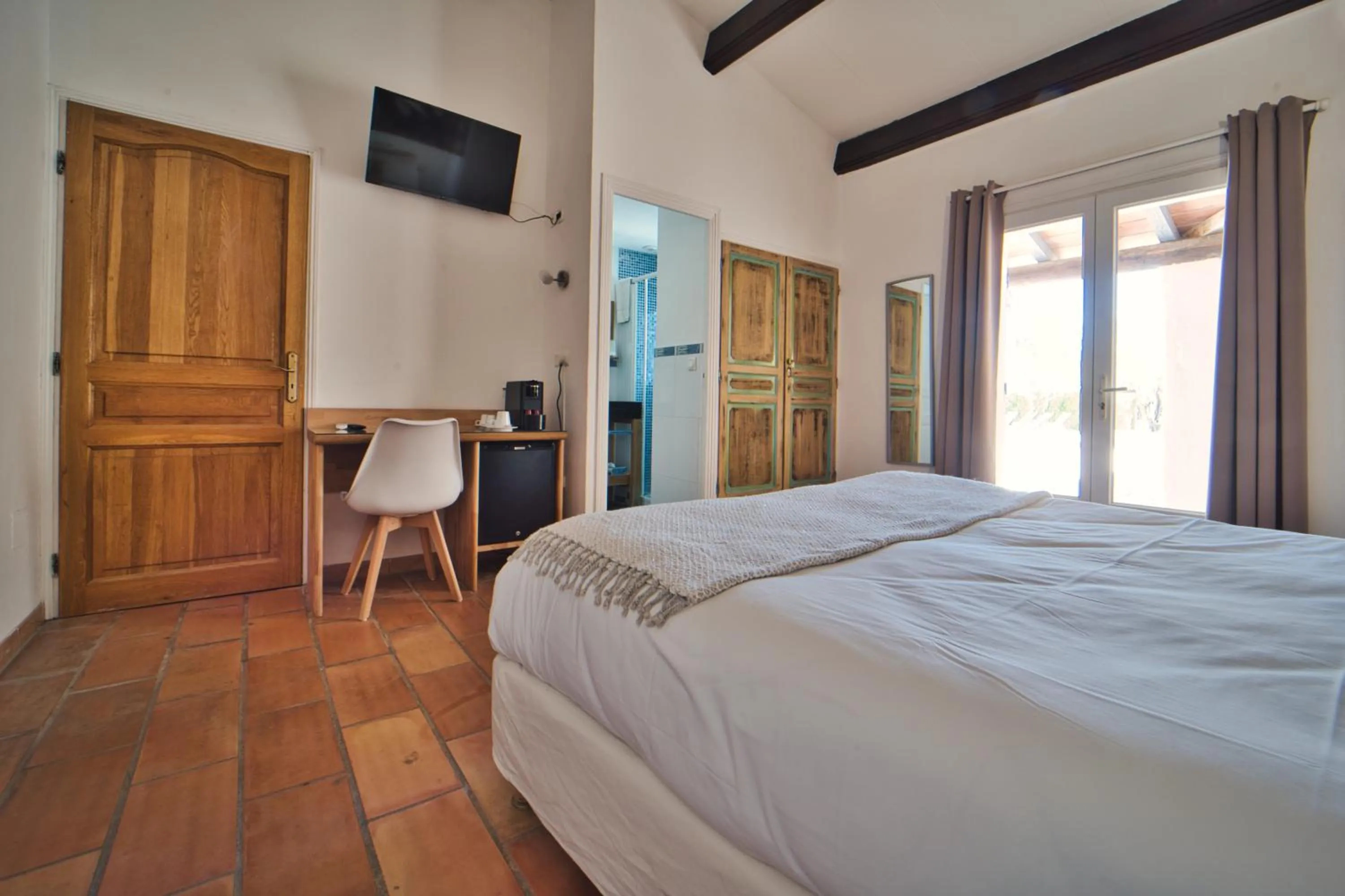 Bedroom, Bed in Mas De Calabrun