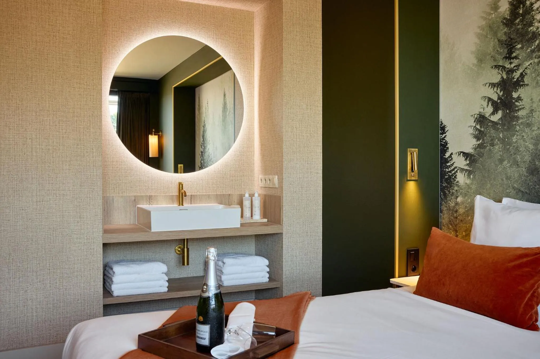 Bathroom, Bed in Van Der Valk Luxembourg Arlon