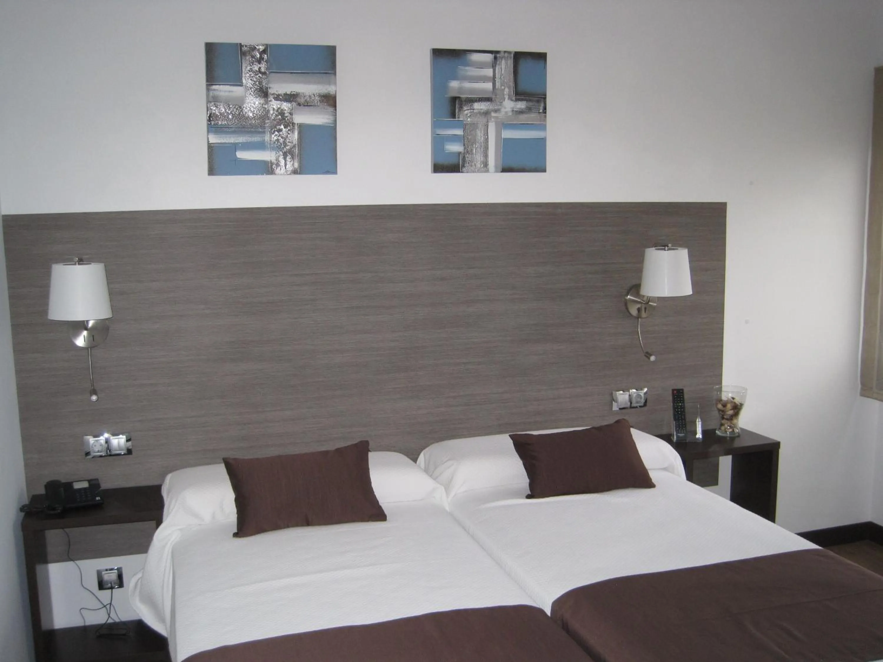 Twin Room in Suites Coruña