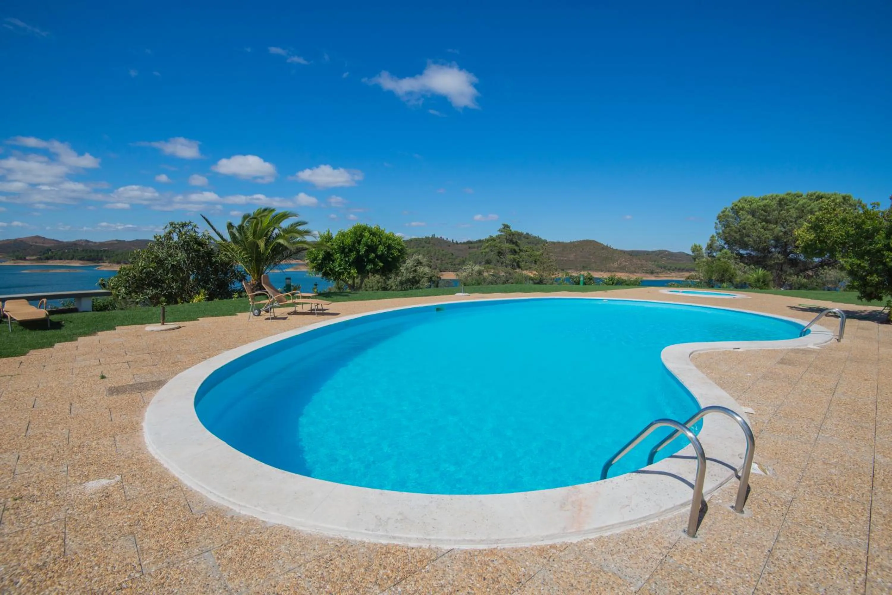 Swimming pool in Santa Clara Country Hotel