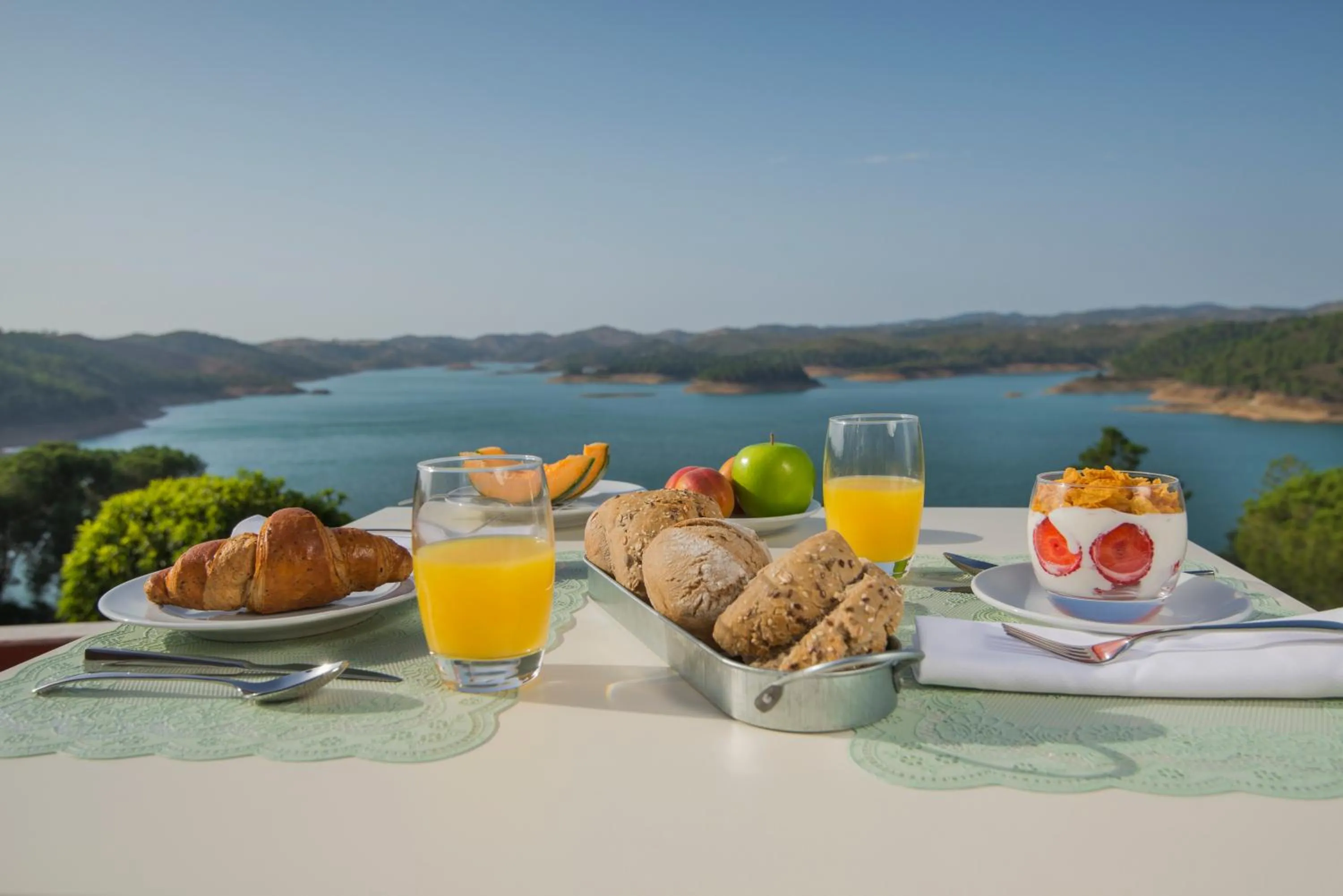 Lake view in Santa Clara Country Hotel