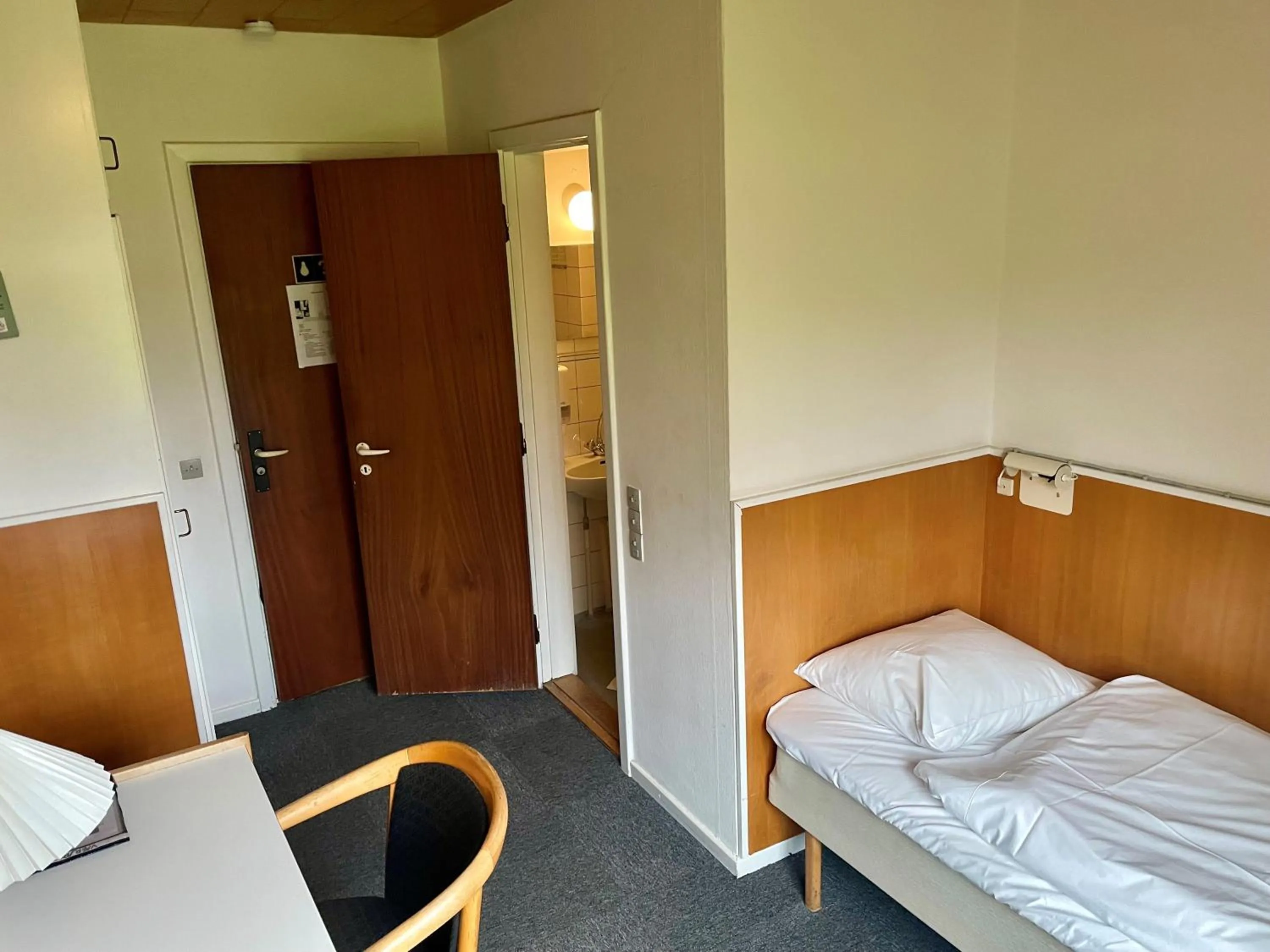 Property building, Bed in Blommenslyst Kro