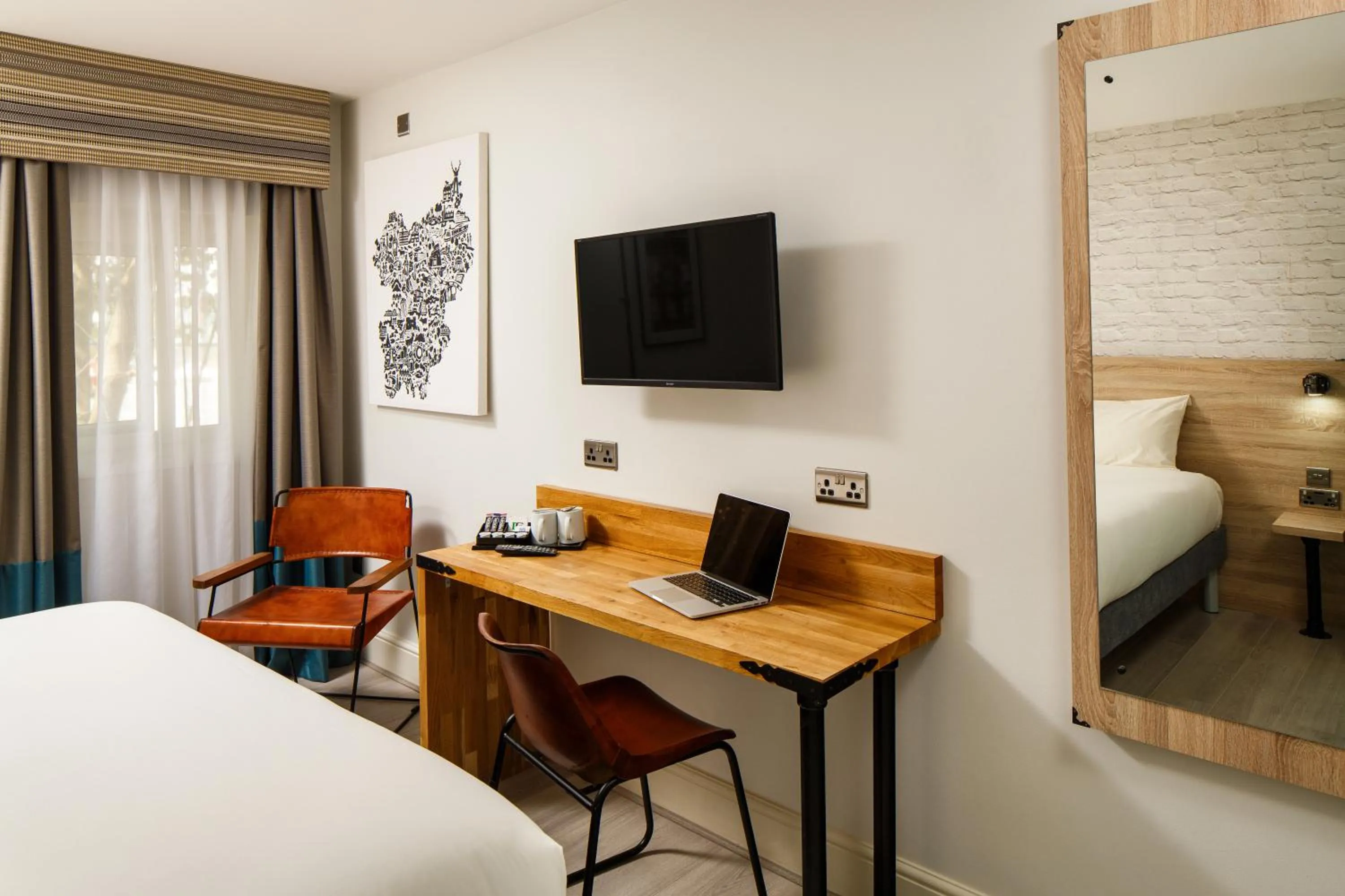 Coffee/tea facilities, TV/Entertainment Center in ibis Styles Birmingham Oldbury
