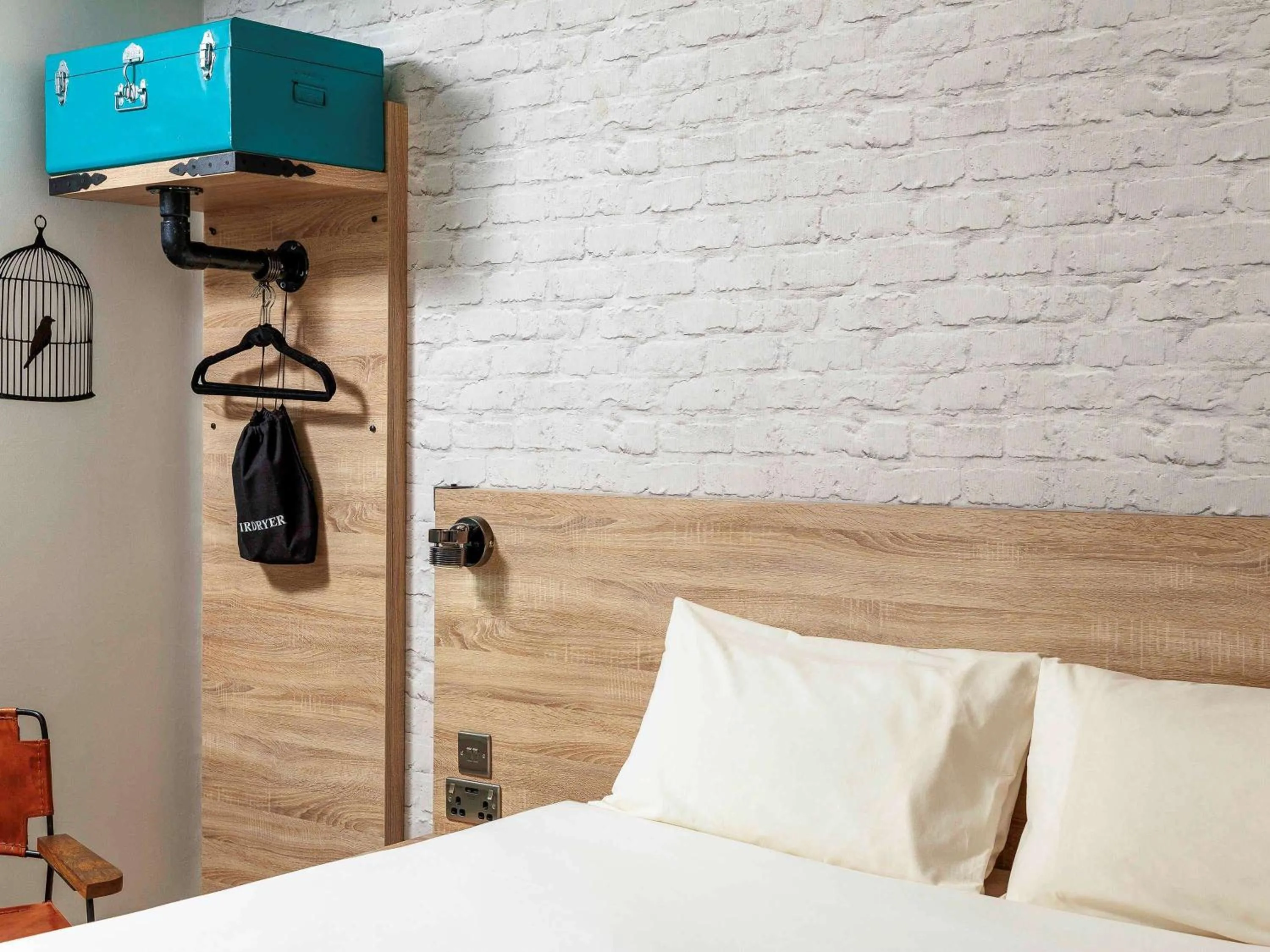 Photo of the whole room in ibis Styles Birmingham Oldbury